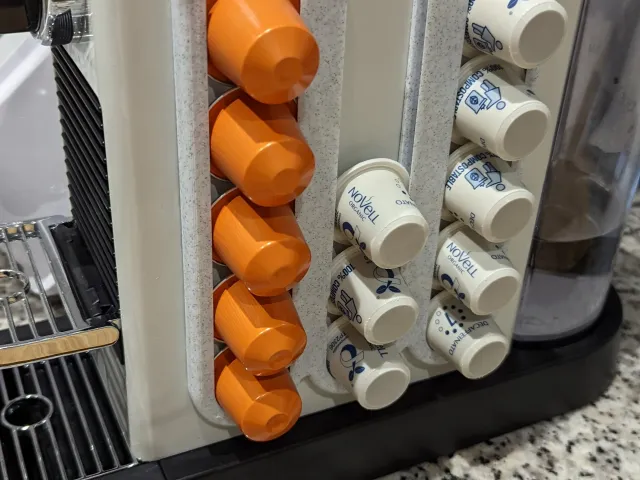 Nespresso capsule holder with empty back