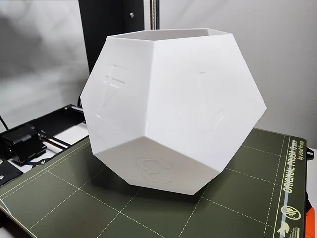 12 Sided Die Multi-Directional Display (Solid or Vase Mode)