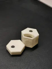 Magnetic box for seasoning