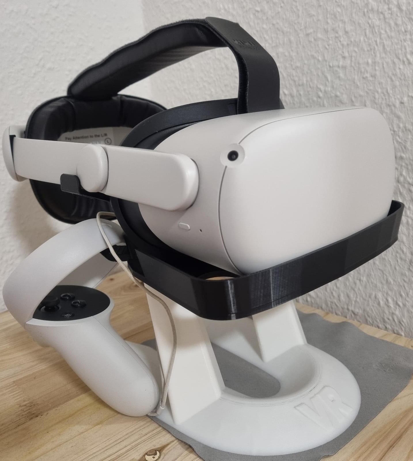 Oculus Quest 2 Stand Kiwi Design Strap