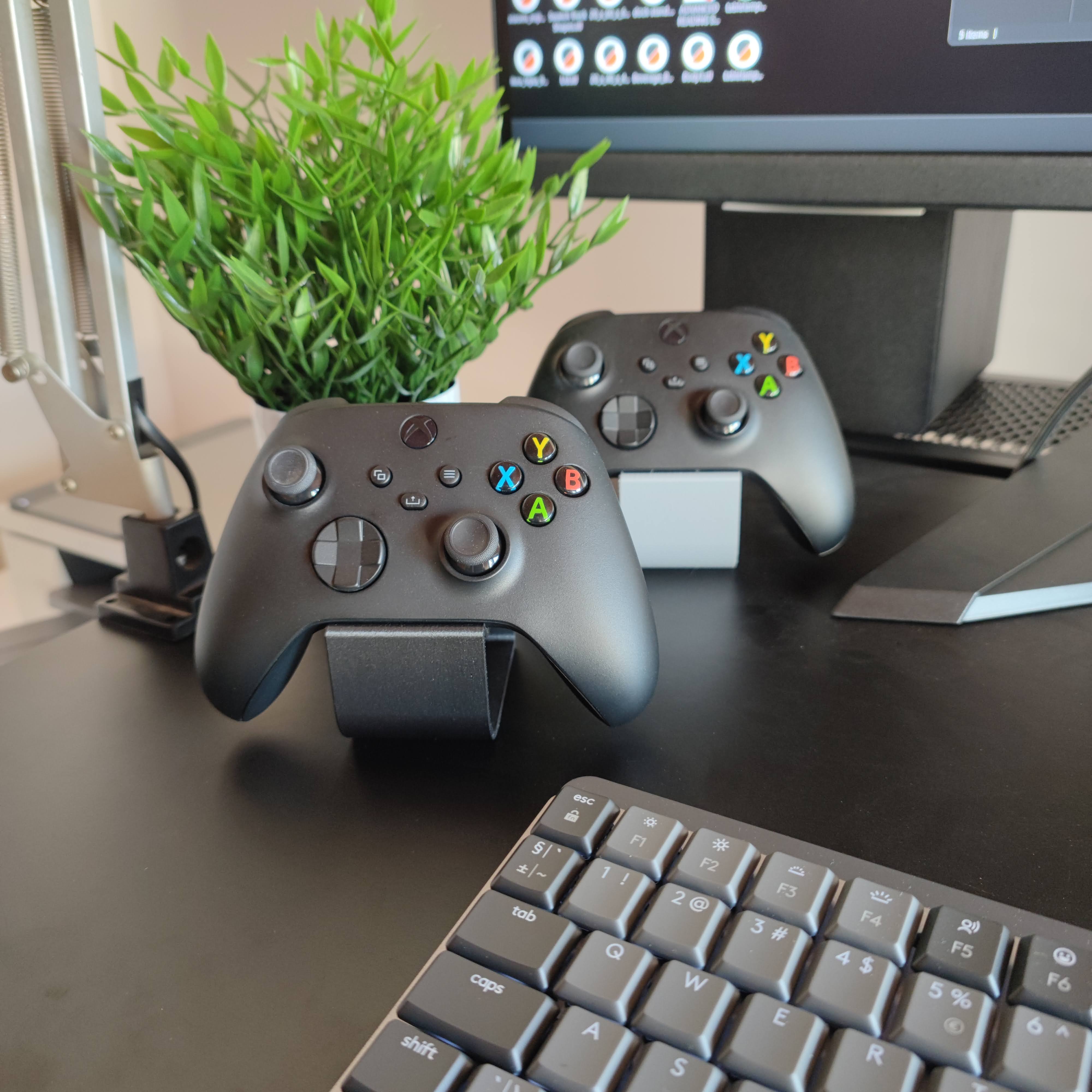 Simple Xbox One Controller Desktop Stand