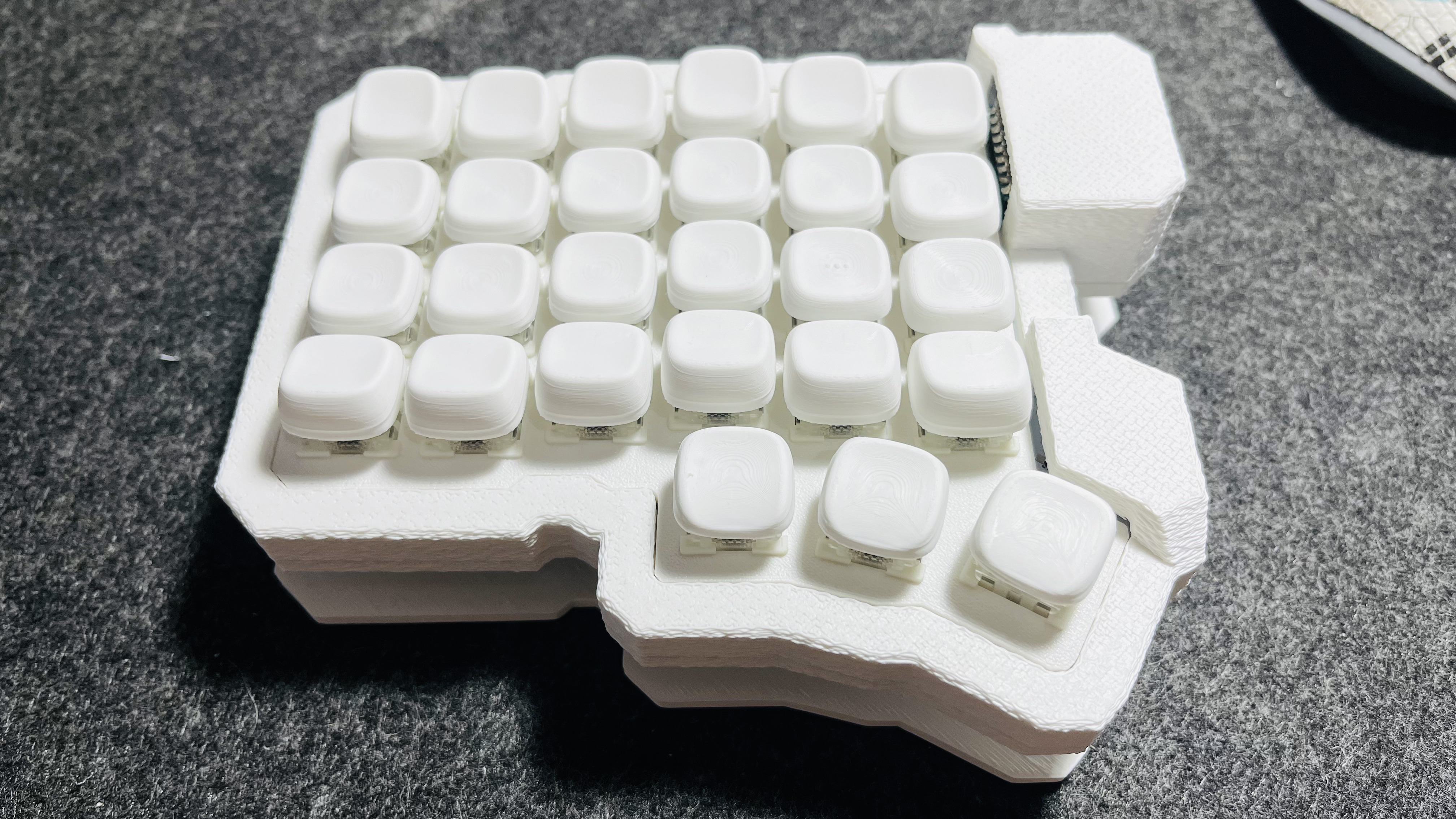Screwless low profile case with magsafe support for AliExpress kit