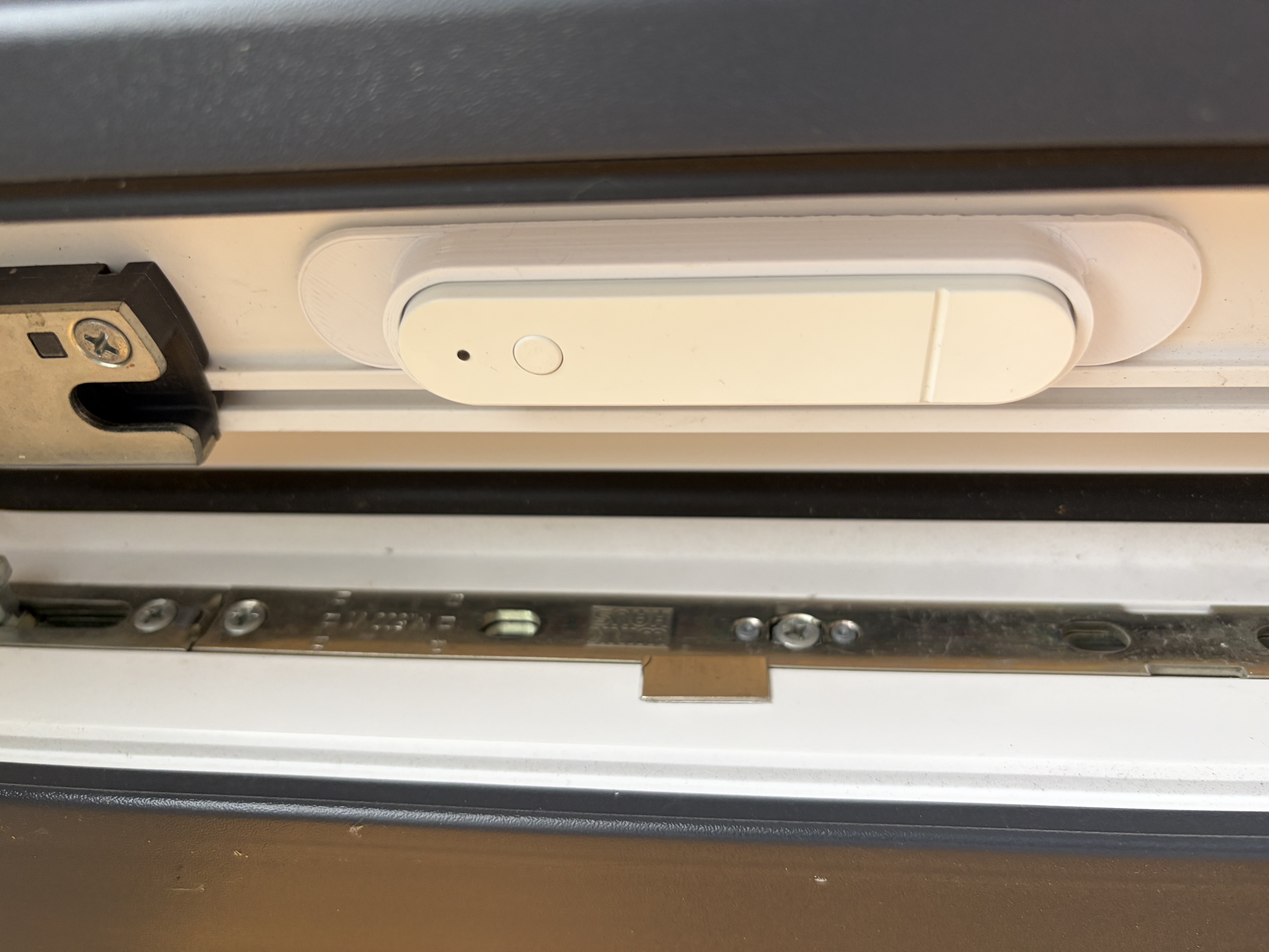 Halter IKEA MYGGBETT in Fensterrahmen