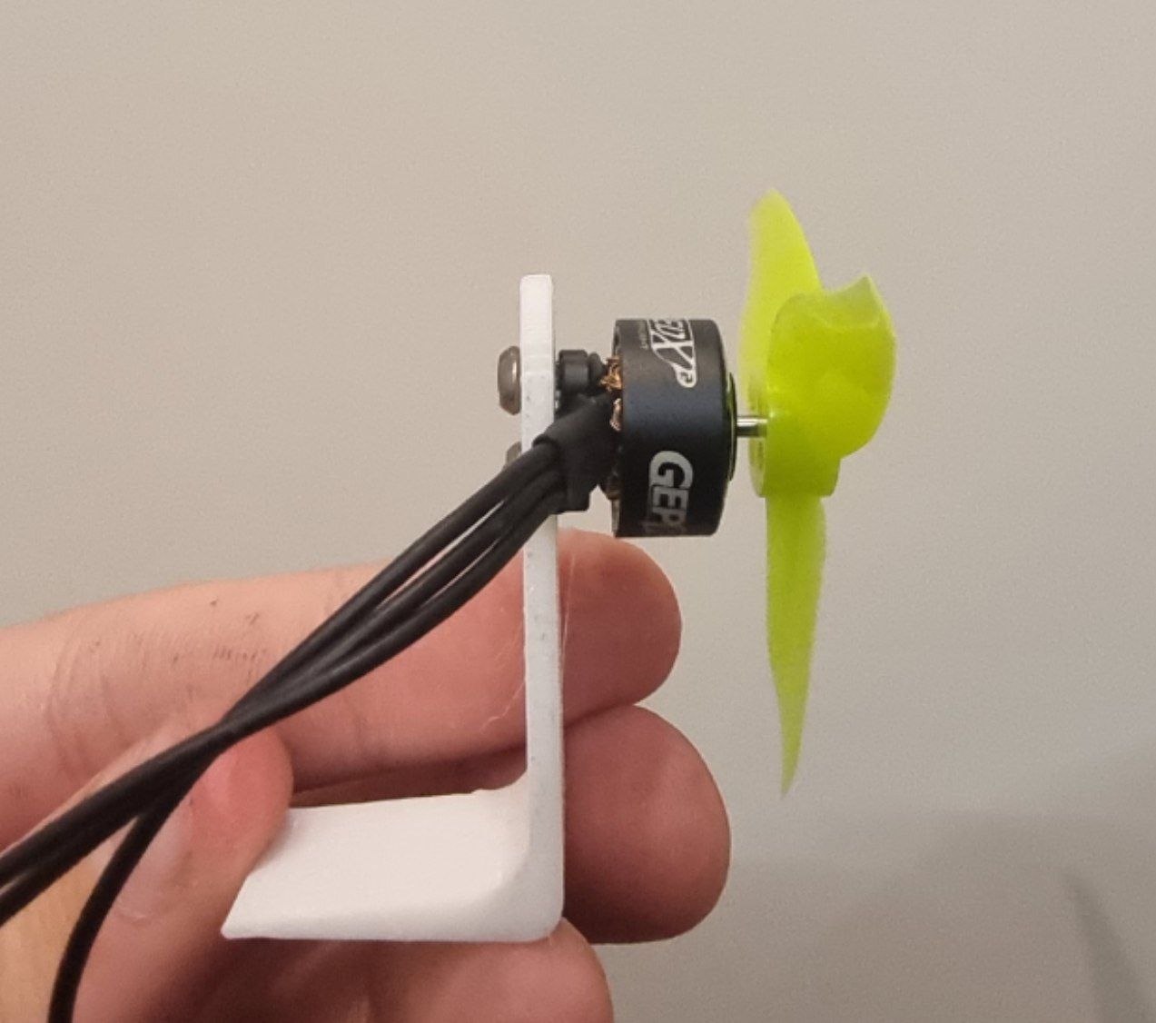Motor mount for an 1104-size motor (for airplane)