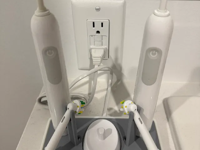 Oral-b electric toothbrush holder