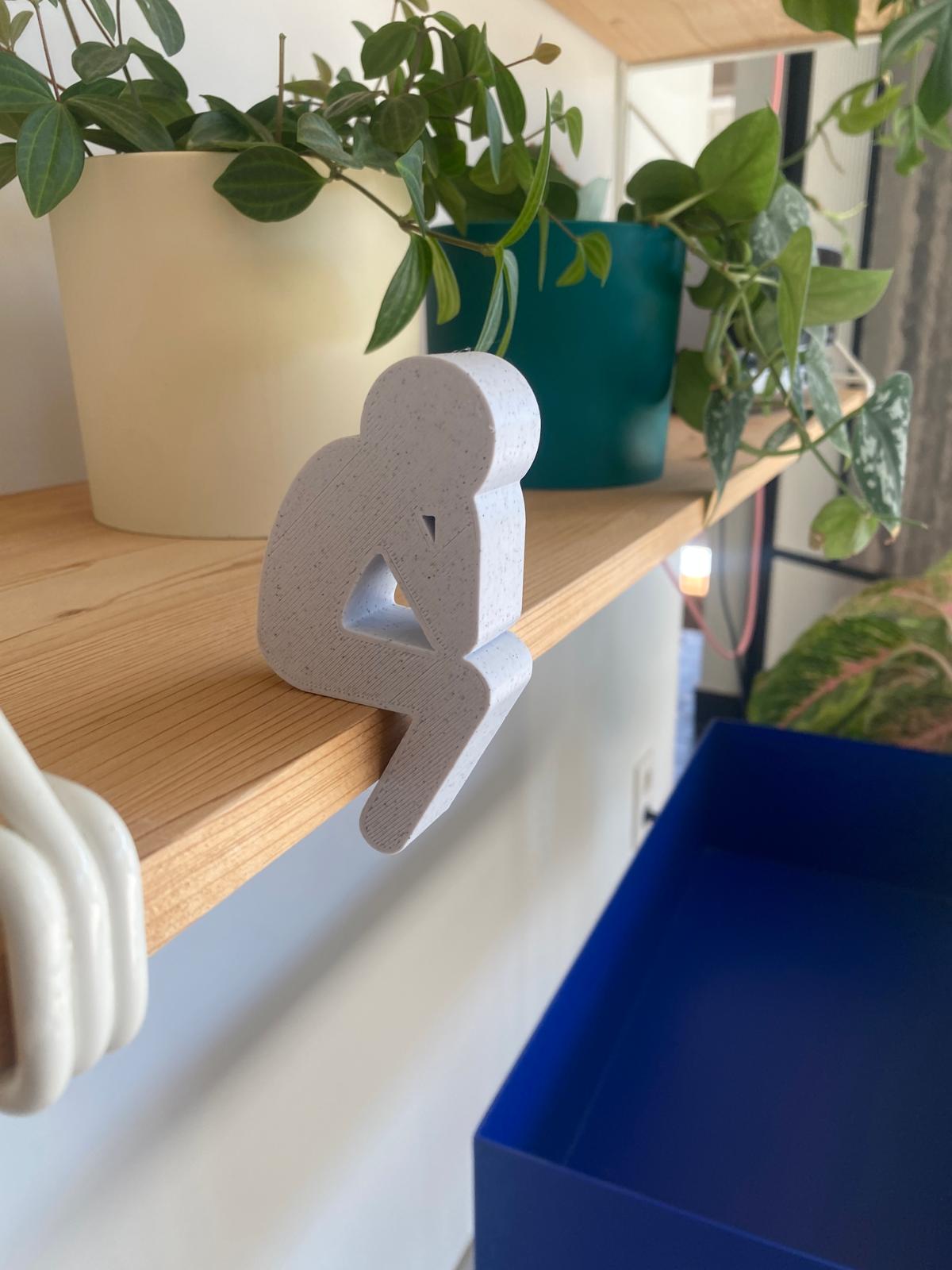 Miniatura 2 do modelo 3D Thinking sitting man