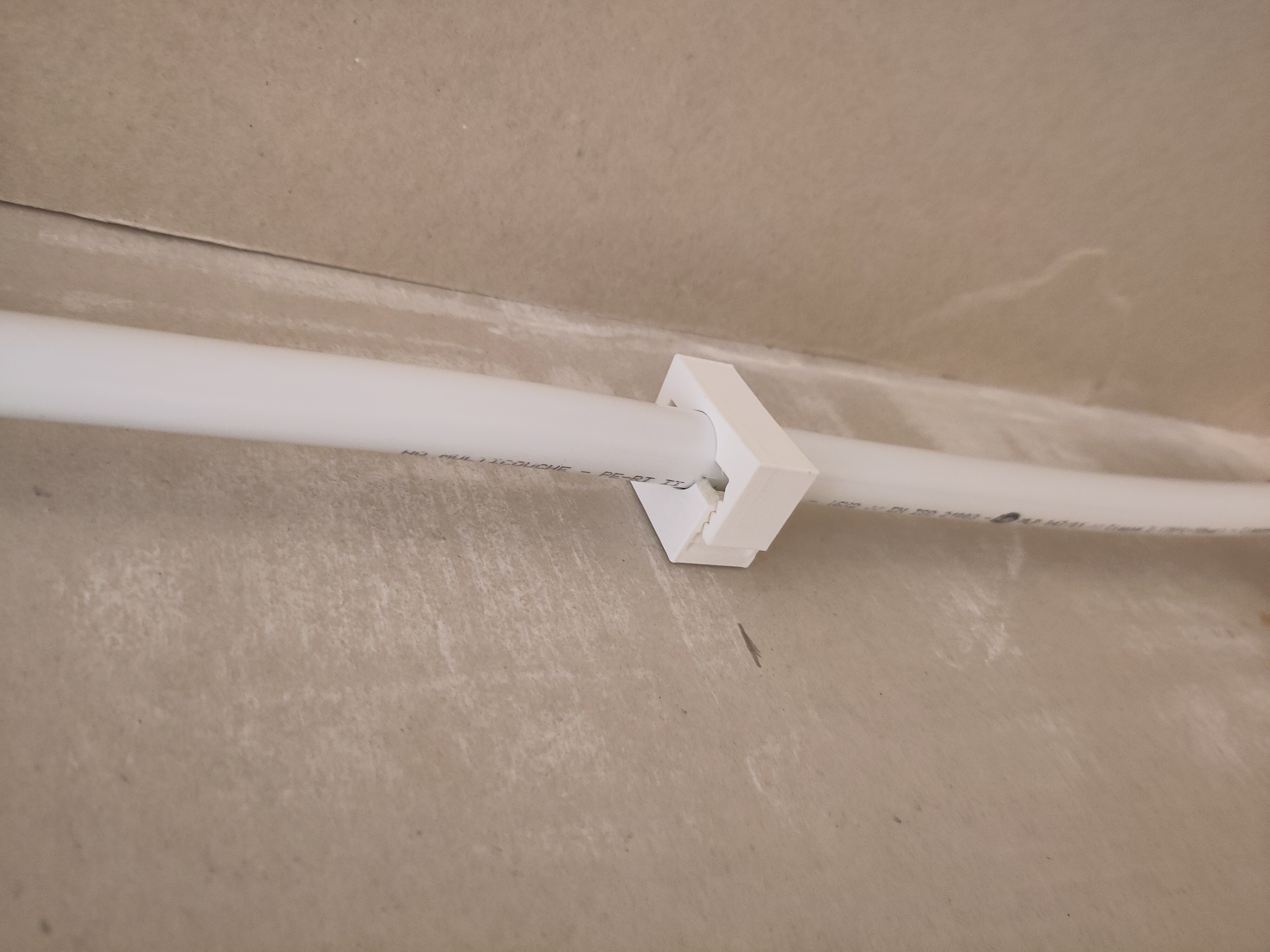 support  for multilayer pipe or PER  Ø 16 and  Ø 20