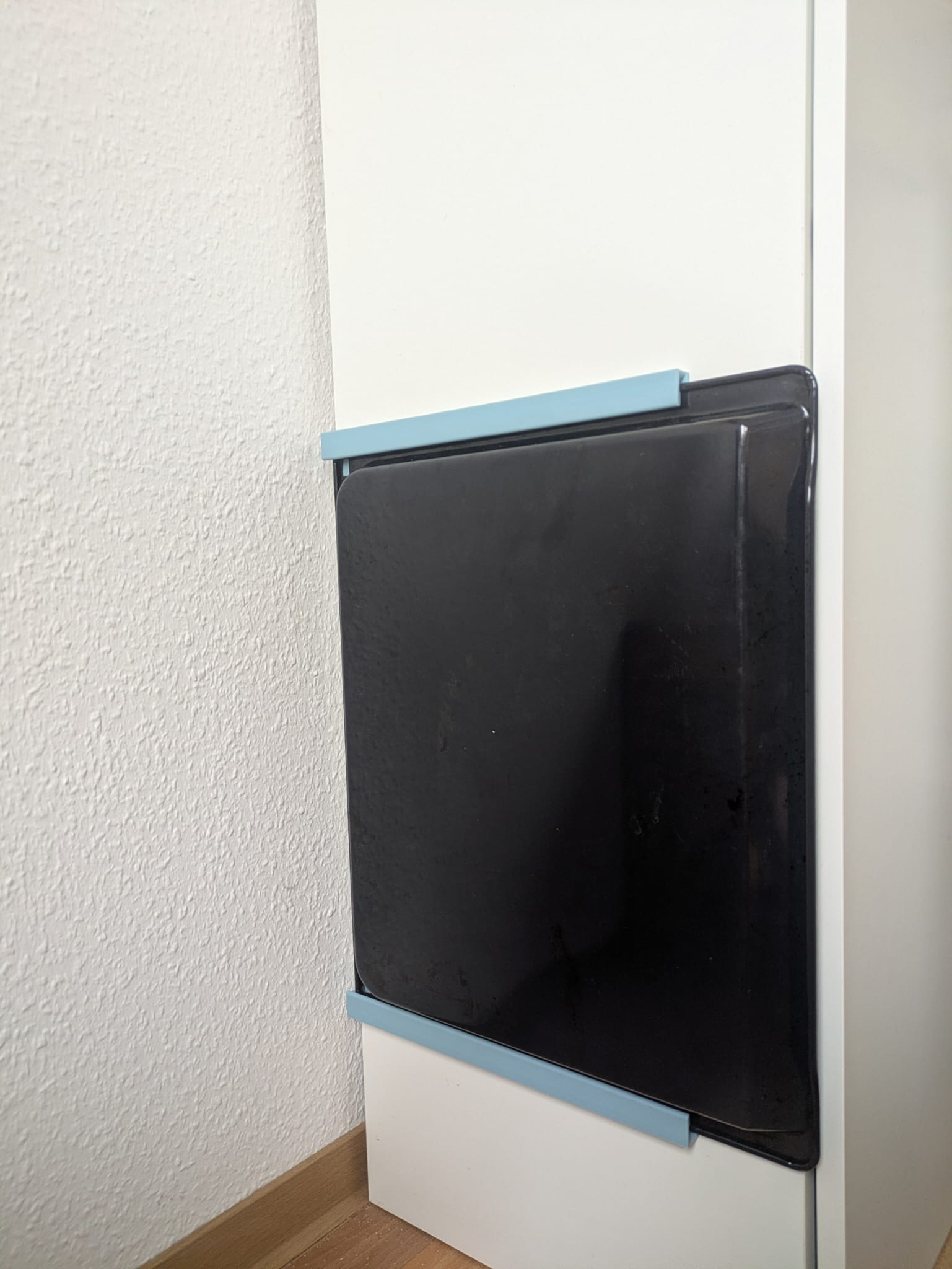 Backblechhalter / Backblechhalterung – platzsparende Wand- oder Schrankmontage