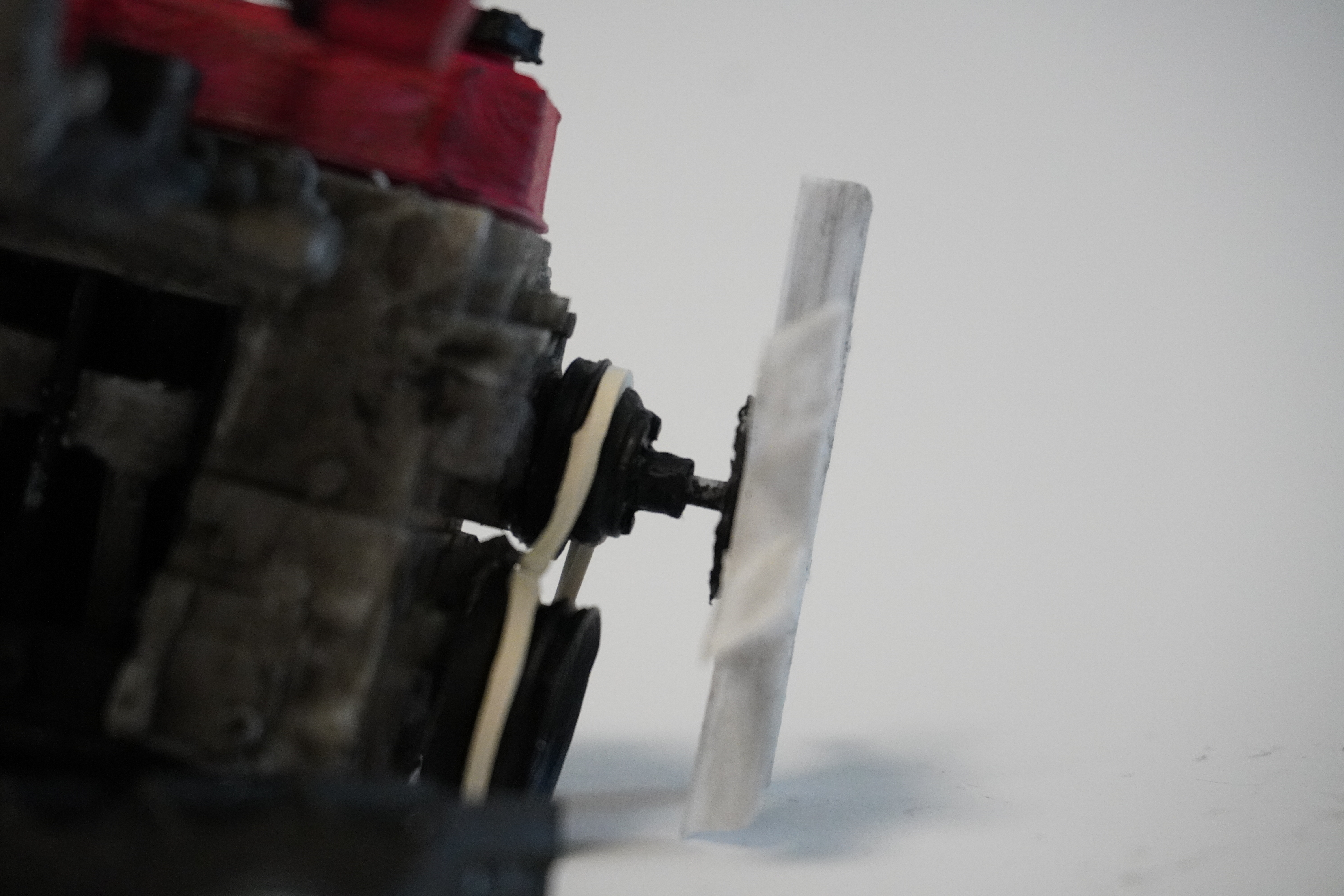 MINI Toyota 4 Cylinder Engine 22RE, Complete Working Model Mini Edition — miniatura 21