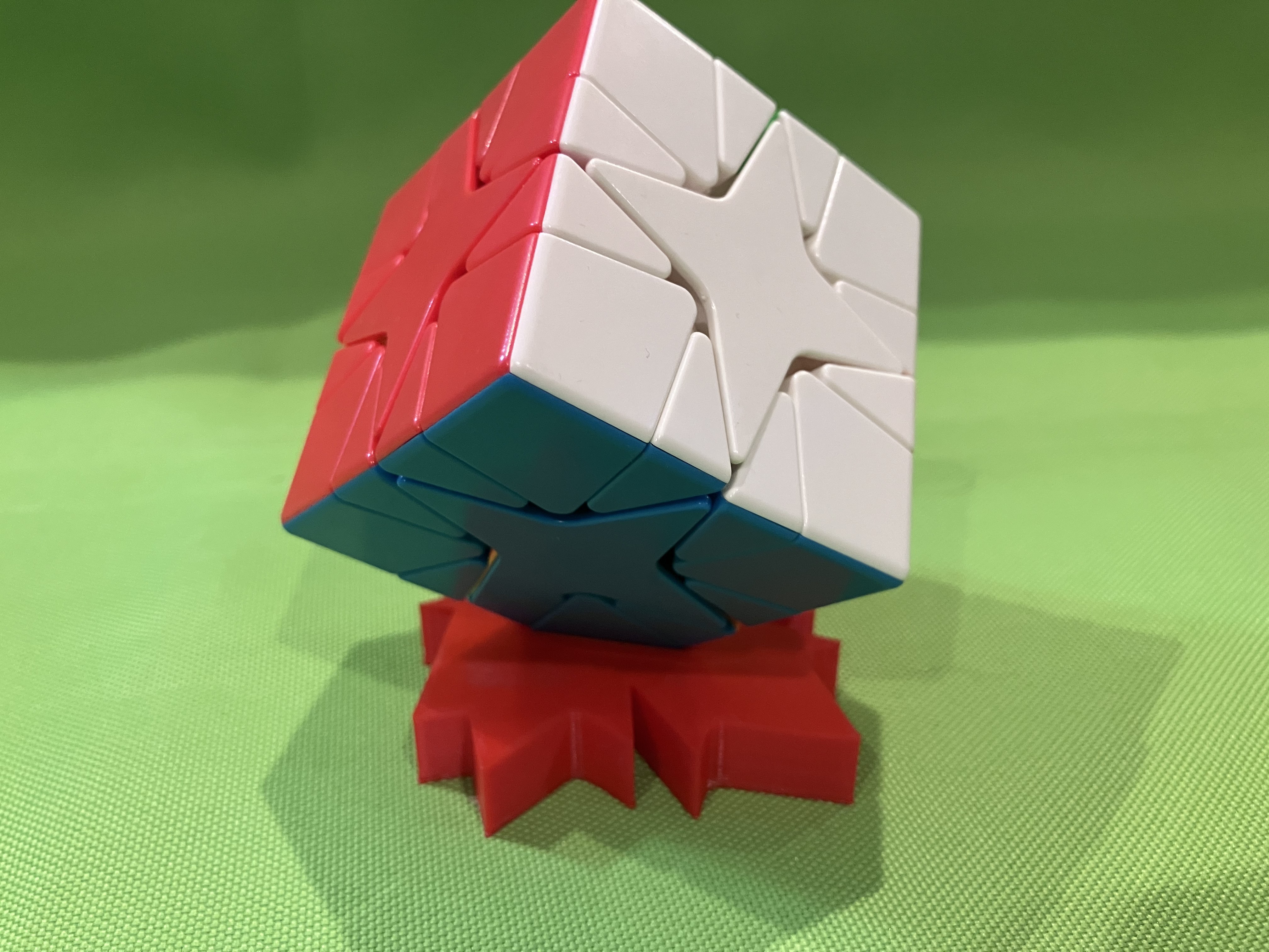 Maple leaf Rubiks cube stand — thumbnail 7