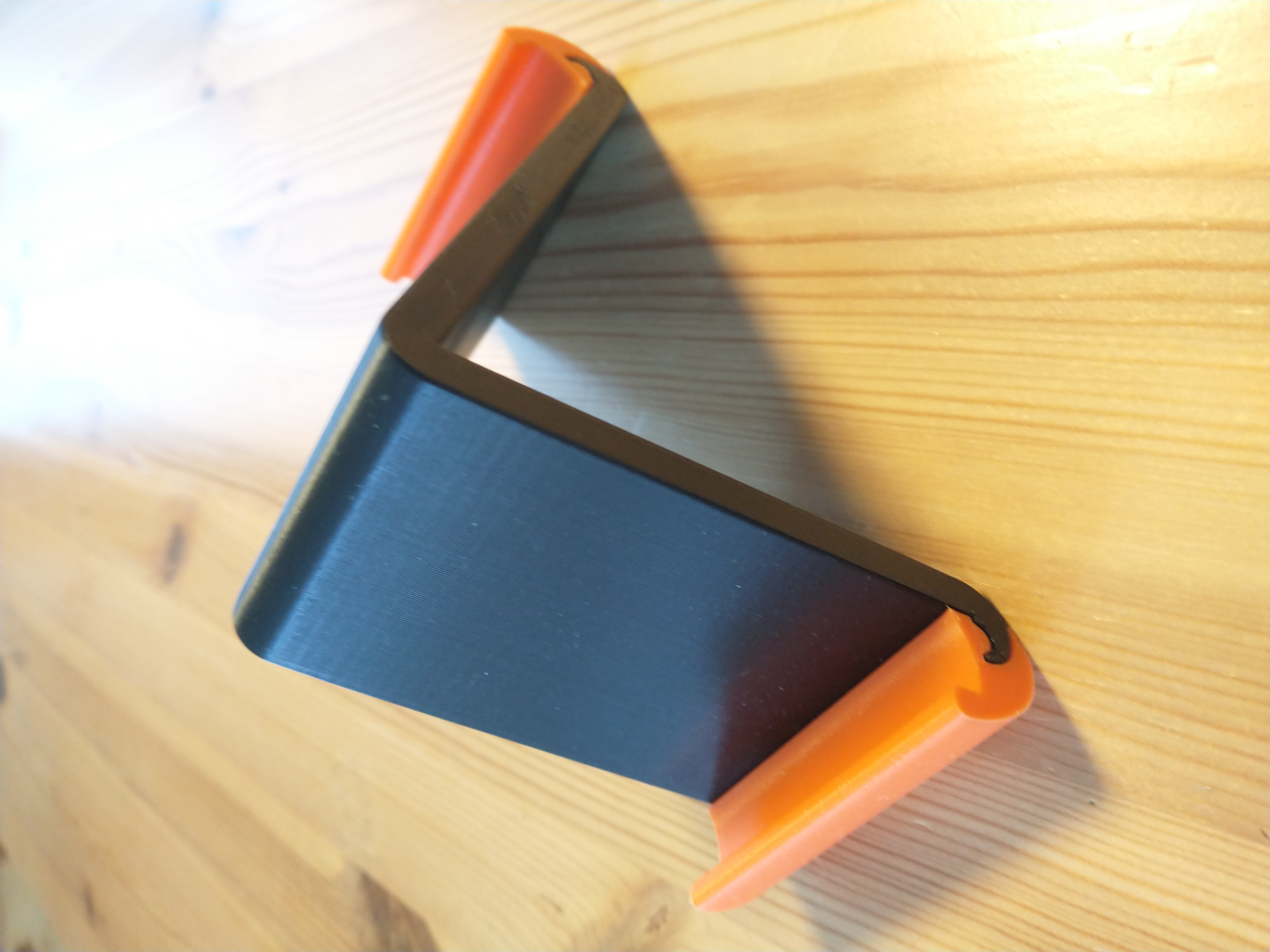 Minimal Two-Color Phone Stand – Sleek & Modern