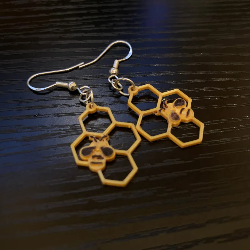 3D file bee earring holder, organizer, honeycombs, jewelry 🐝・3D print  model to download・Cults