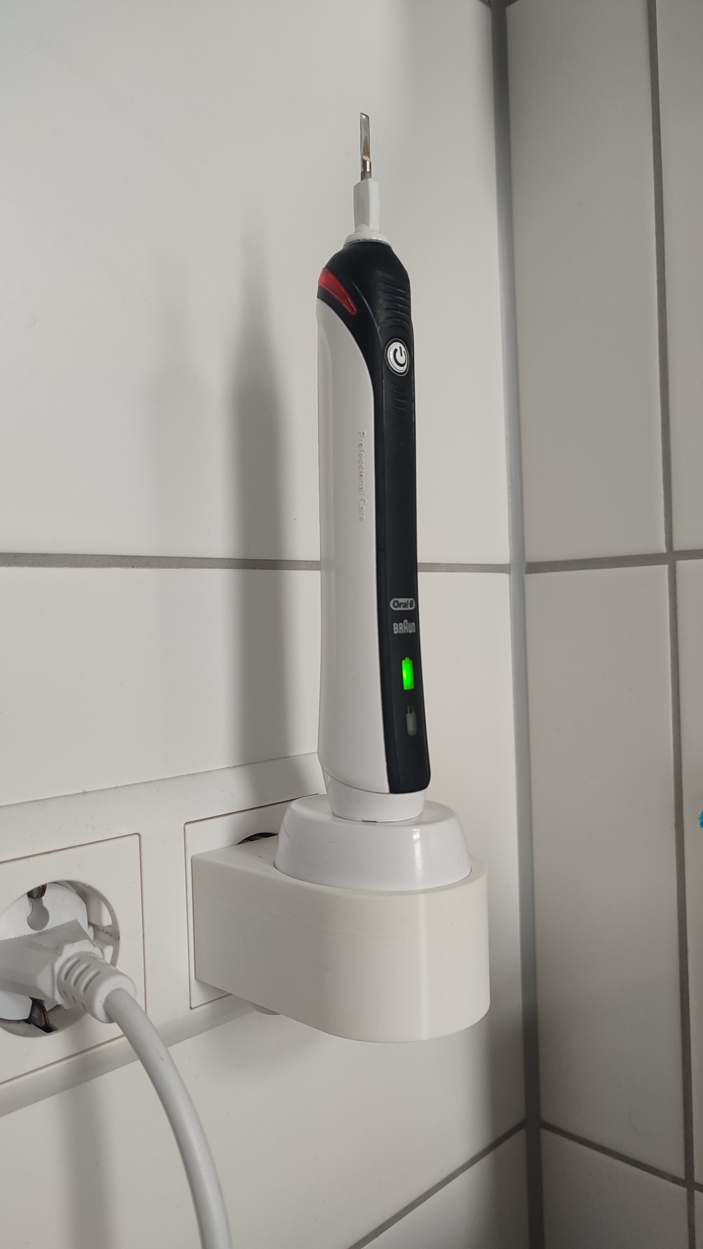 OralB Charger holder with schuko plug