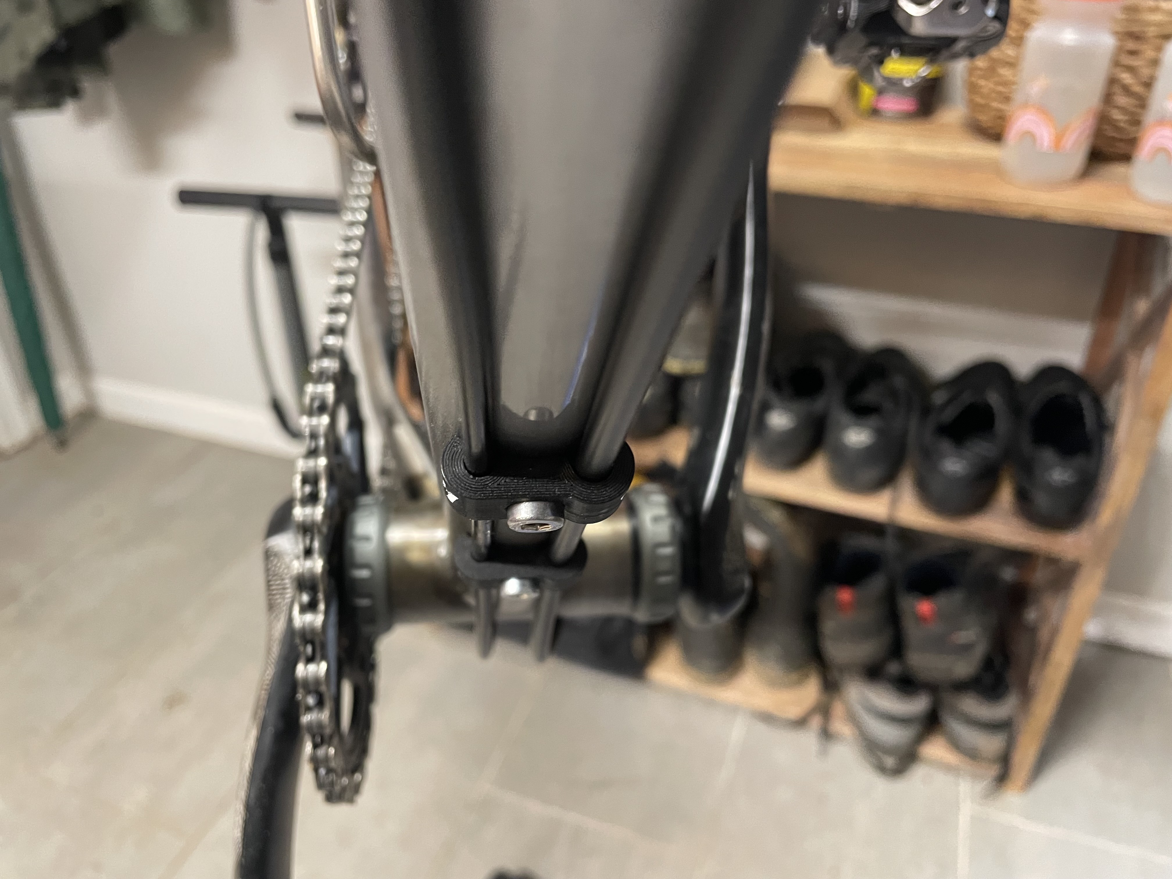 Customizable bike downtube cable guides