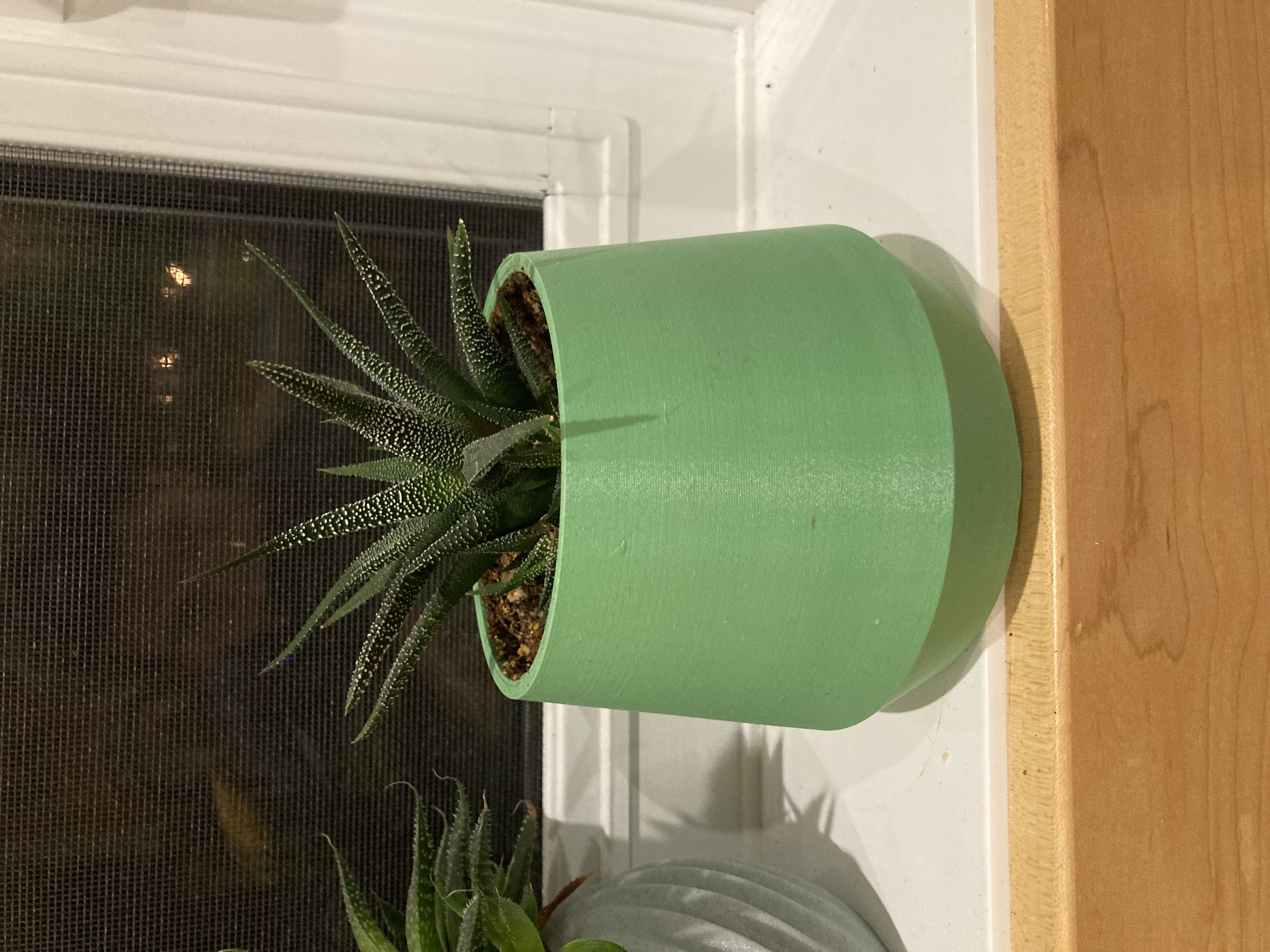 Angle pot