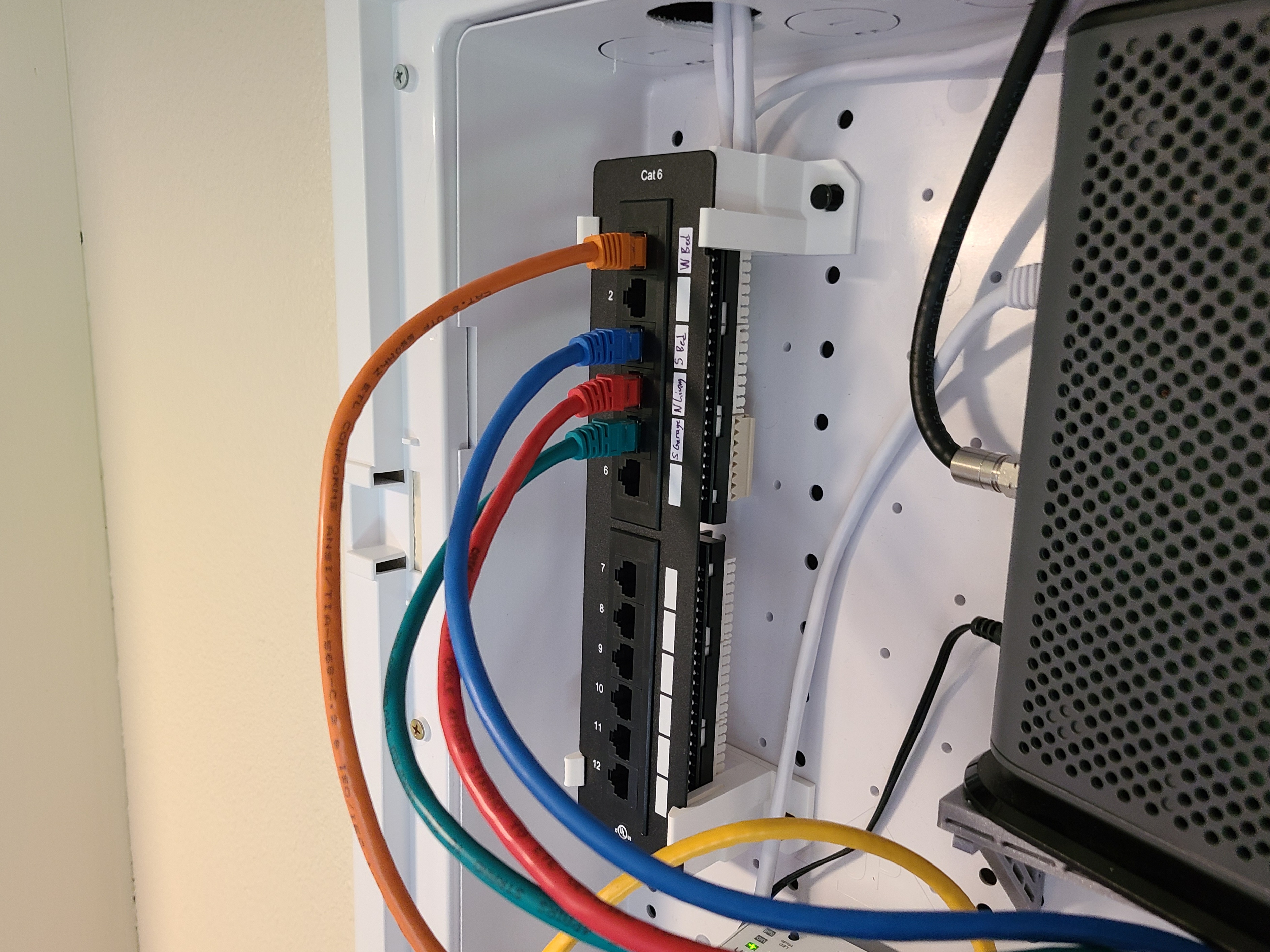 Miniatura 4 do modelo 3D Mount for 12 Port Patch Panel