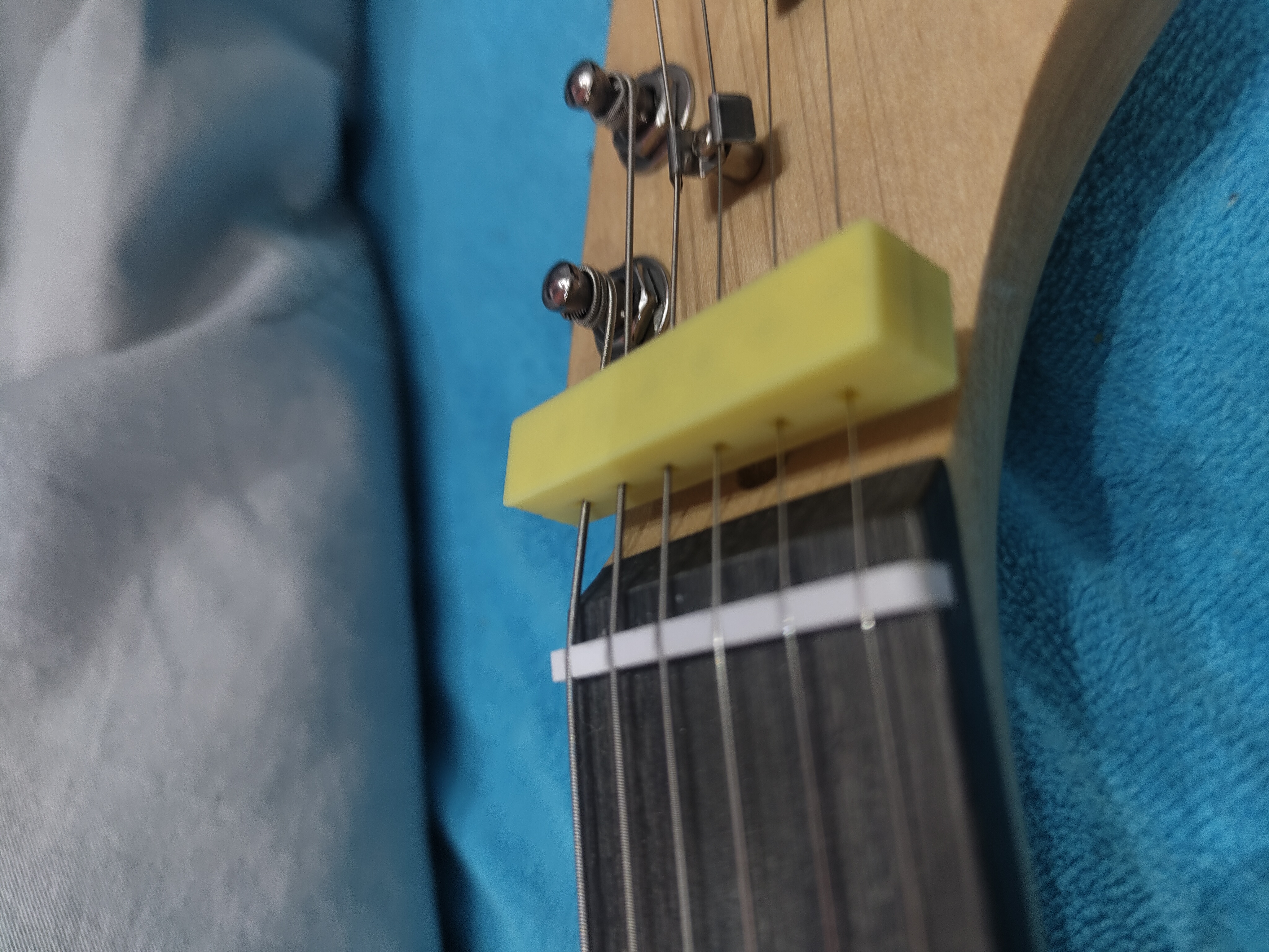 Guitar string holder for maintenance - customizable — miniatura 2
