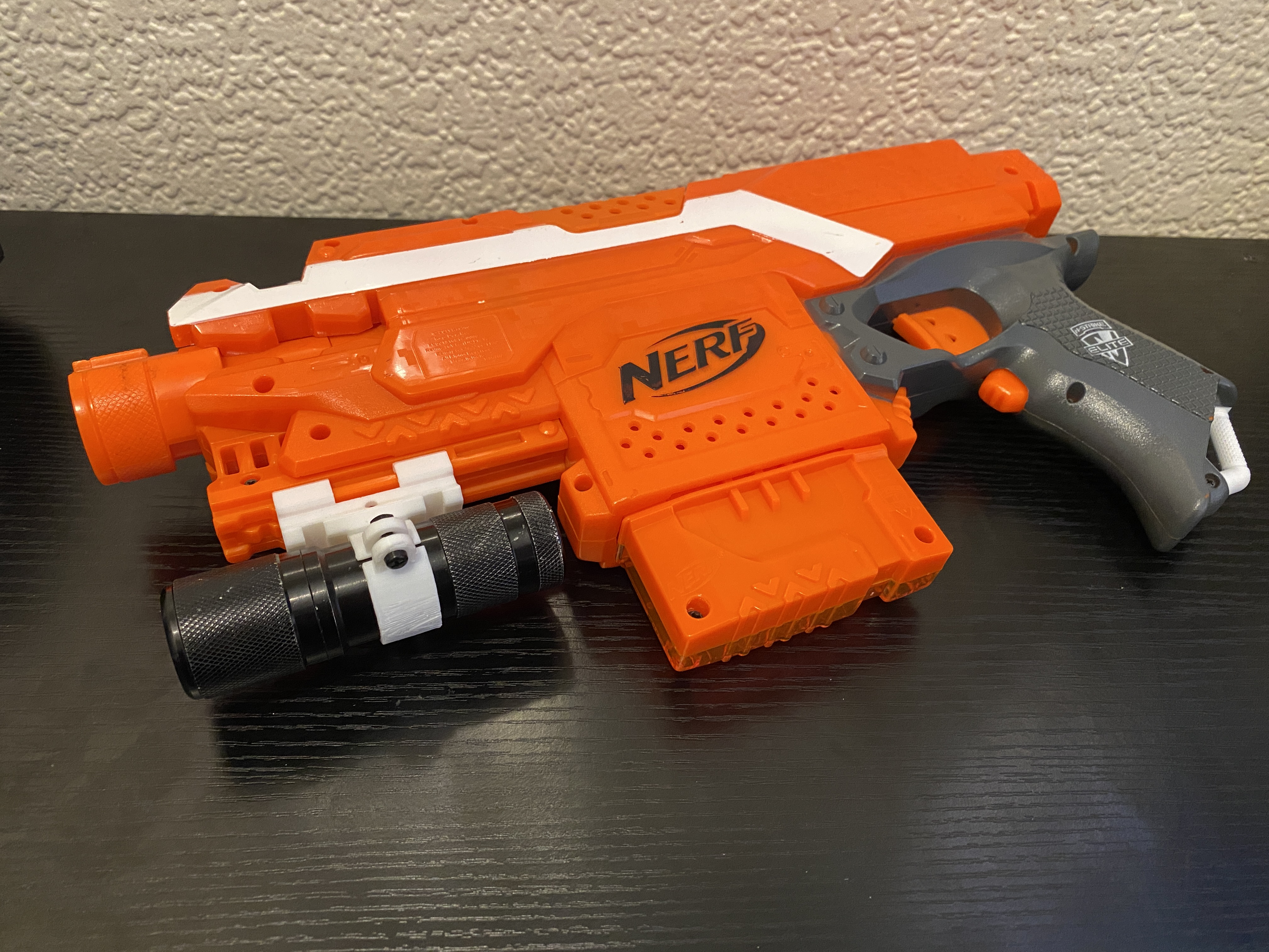 Miniatura 2 do modelo 3D Nerf Rail Flashlight