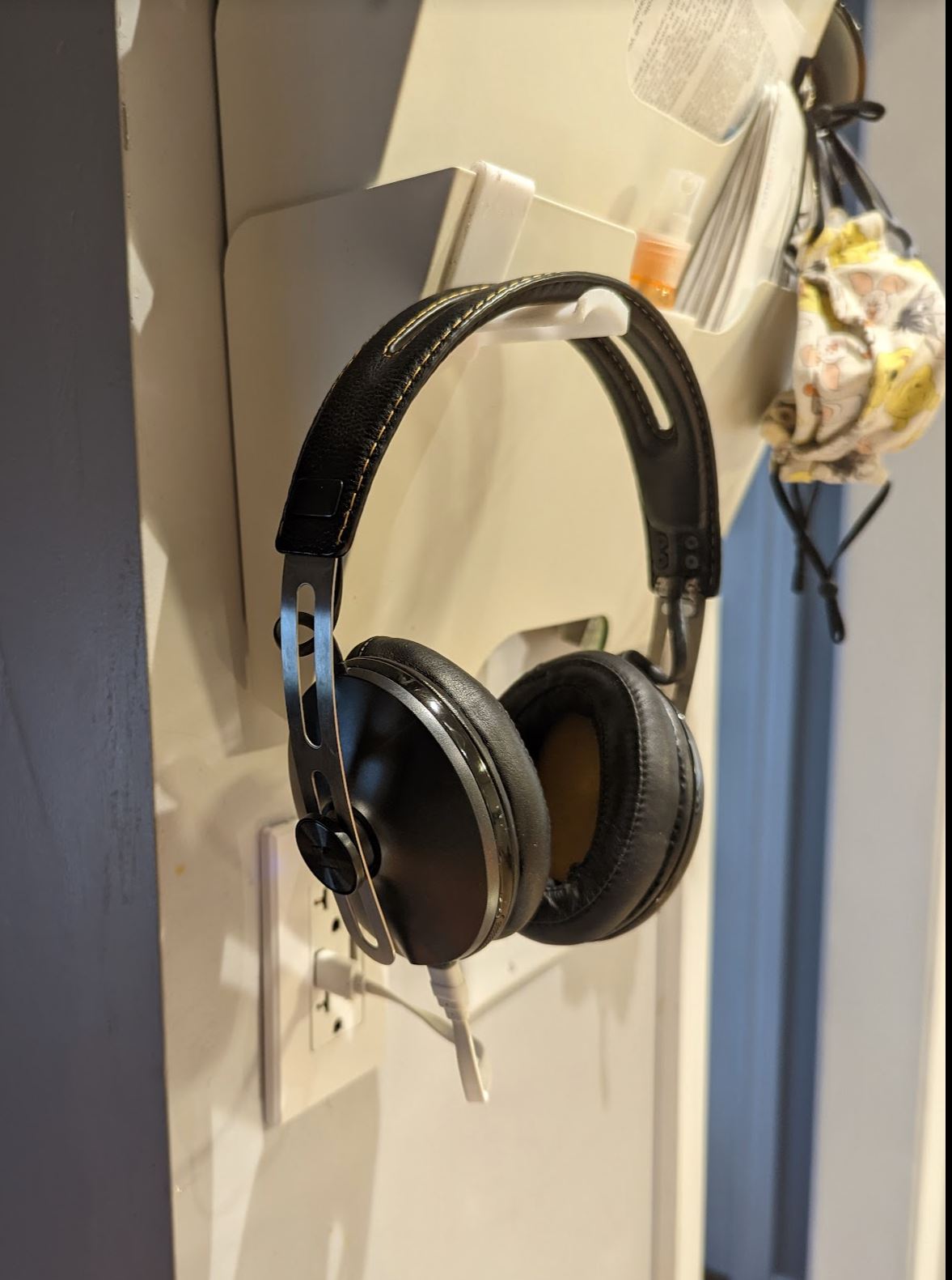 Ikea KVISSLE Wall Rack headphone bracket