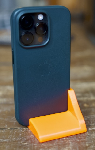 how much inches is a iphone 14 vertical
