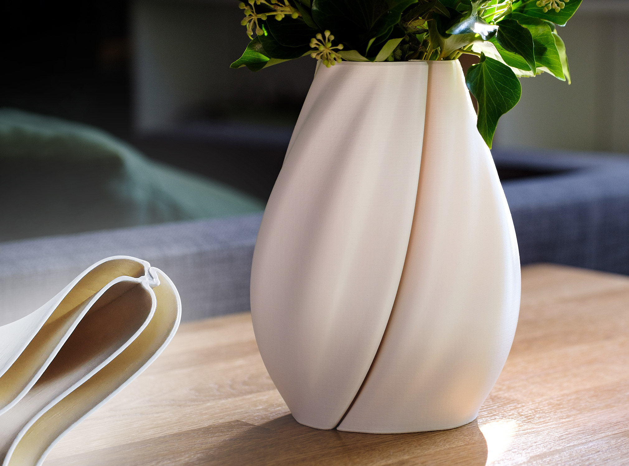 Silky Crease Vase - featuring a dual wall vase mode design