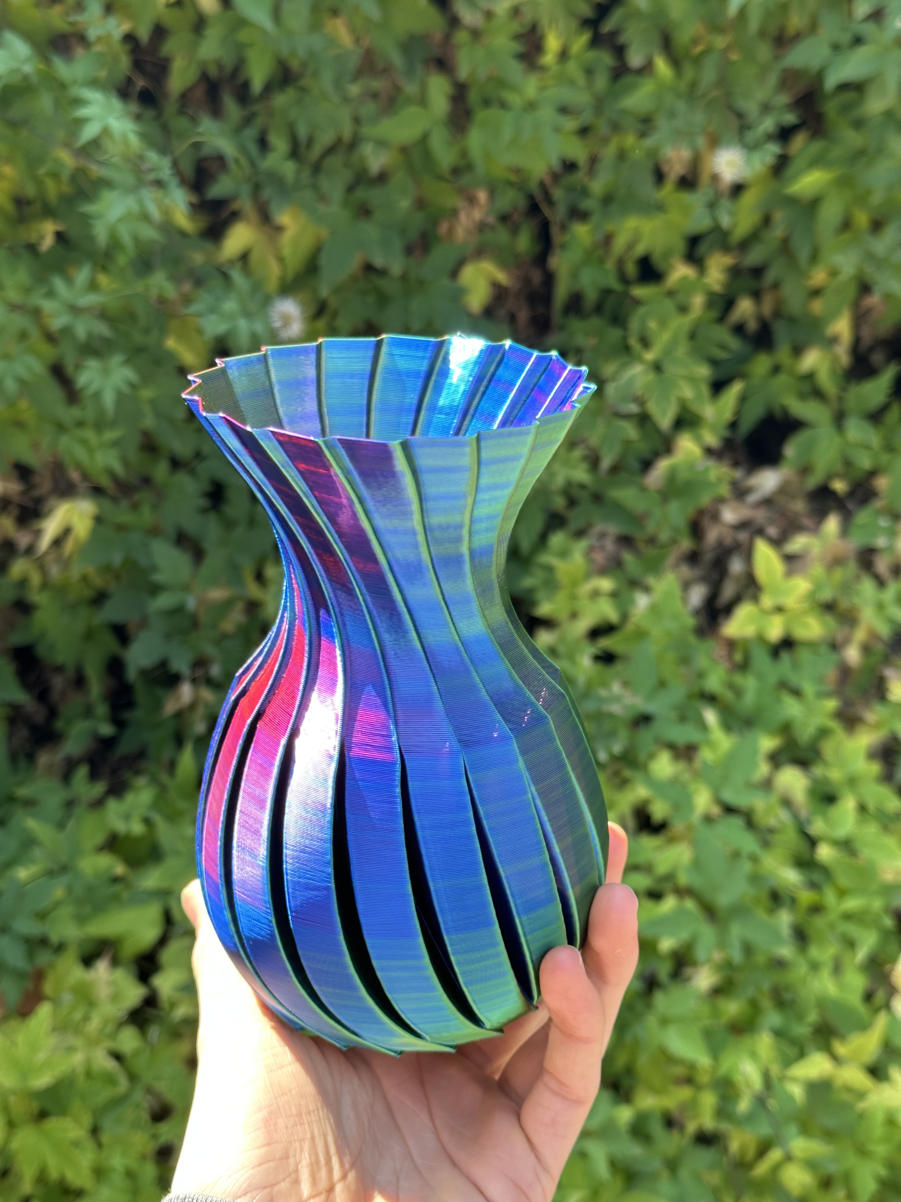 Miniatura 4 do modelo 3D Swirling Vase