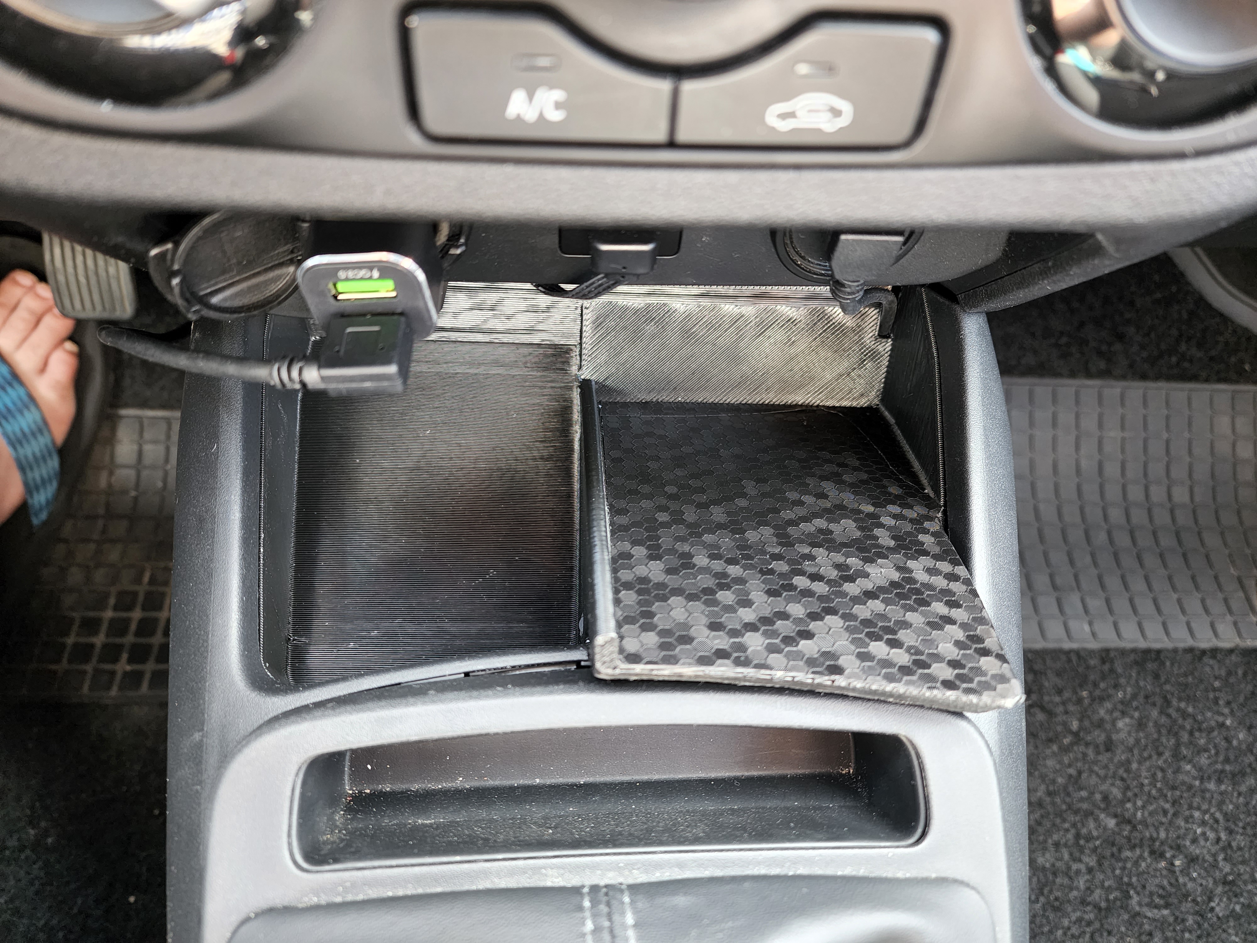 Hyundai I10 2021 Wireless Charger by bmyonatan, Download free STL model