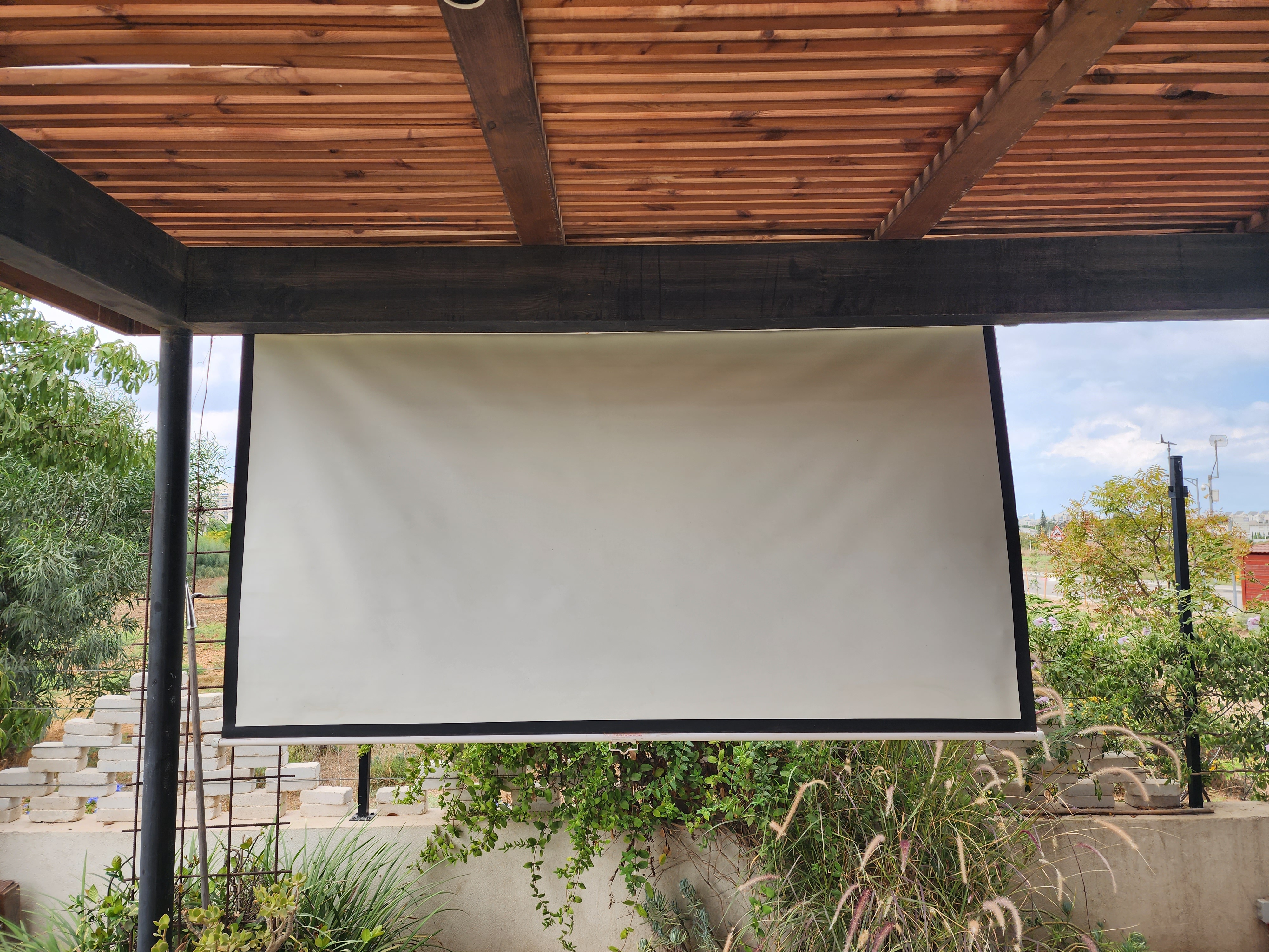 Projector Screen Front Wall Mounting