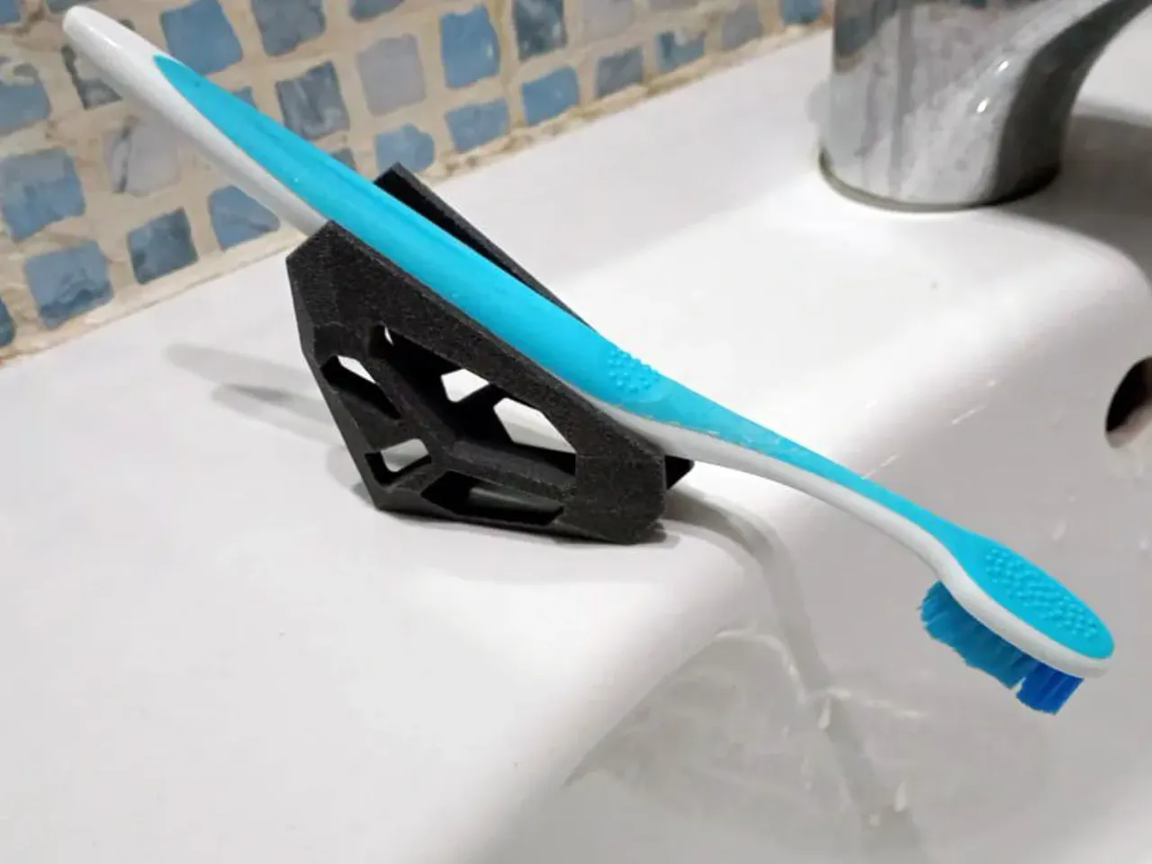 Toothbrush Holder Upside Down by soy8bit | Download free STL model |  Printables.com