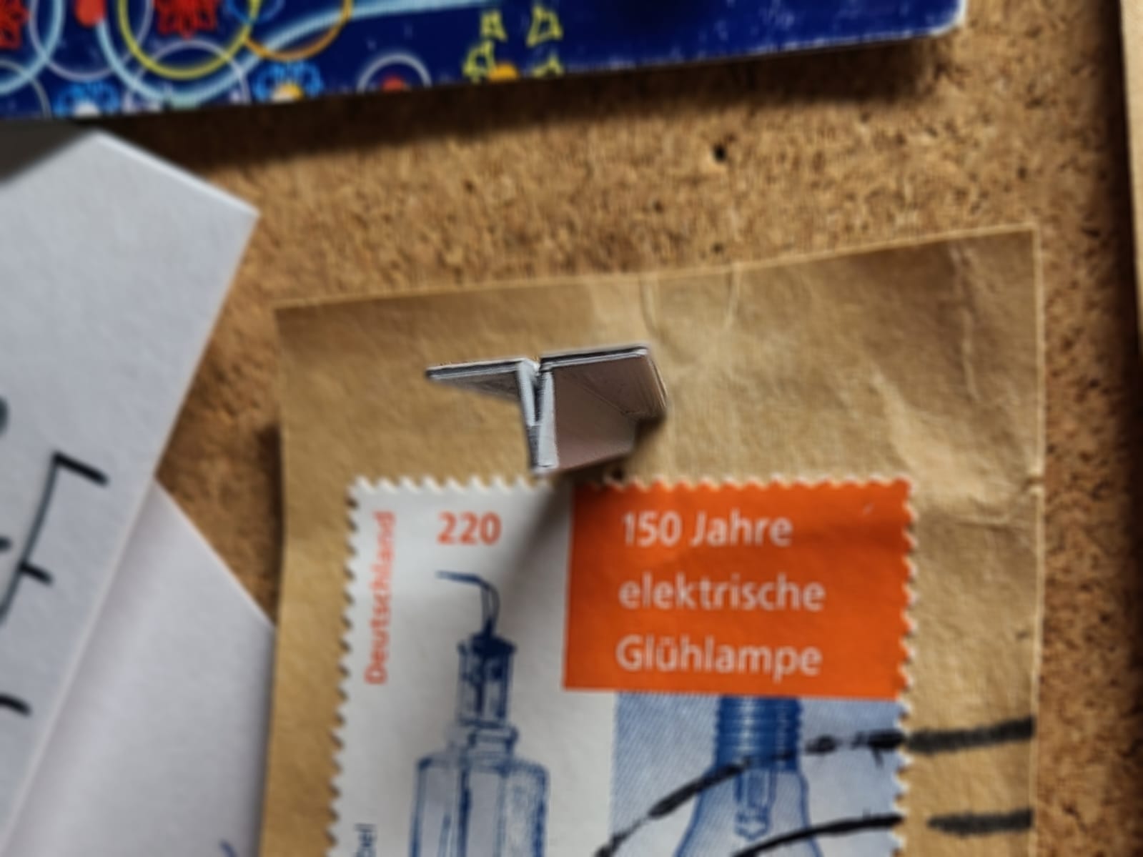 Miniatura 5 do modelo 3D Paper Plane Pin