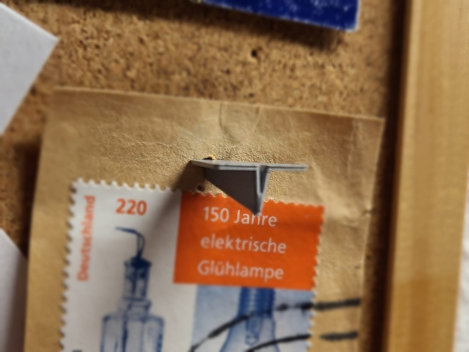 Miniatura 3 do modelo 3D Paper Plane Pin