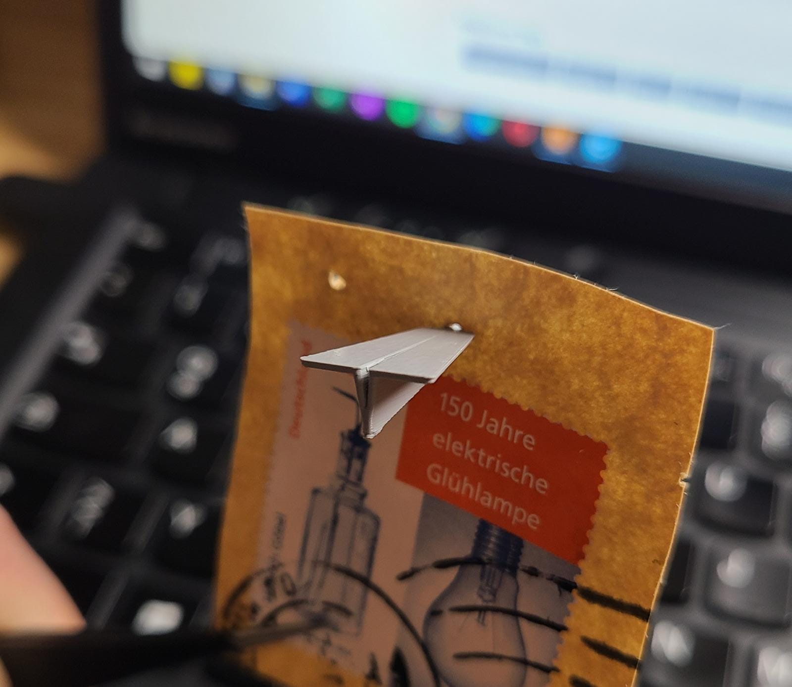 Miniatura 8 do modelo 3D Paper Plane Pin