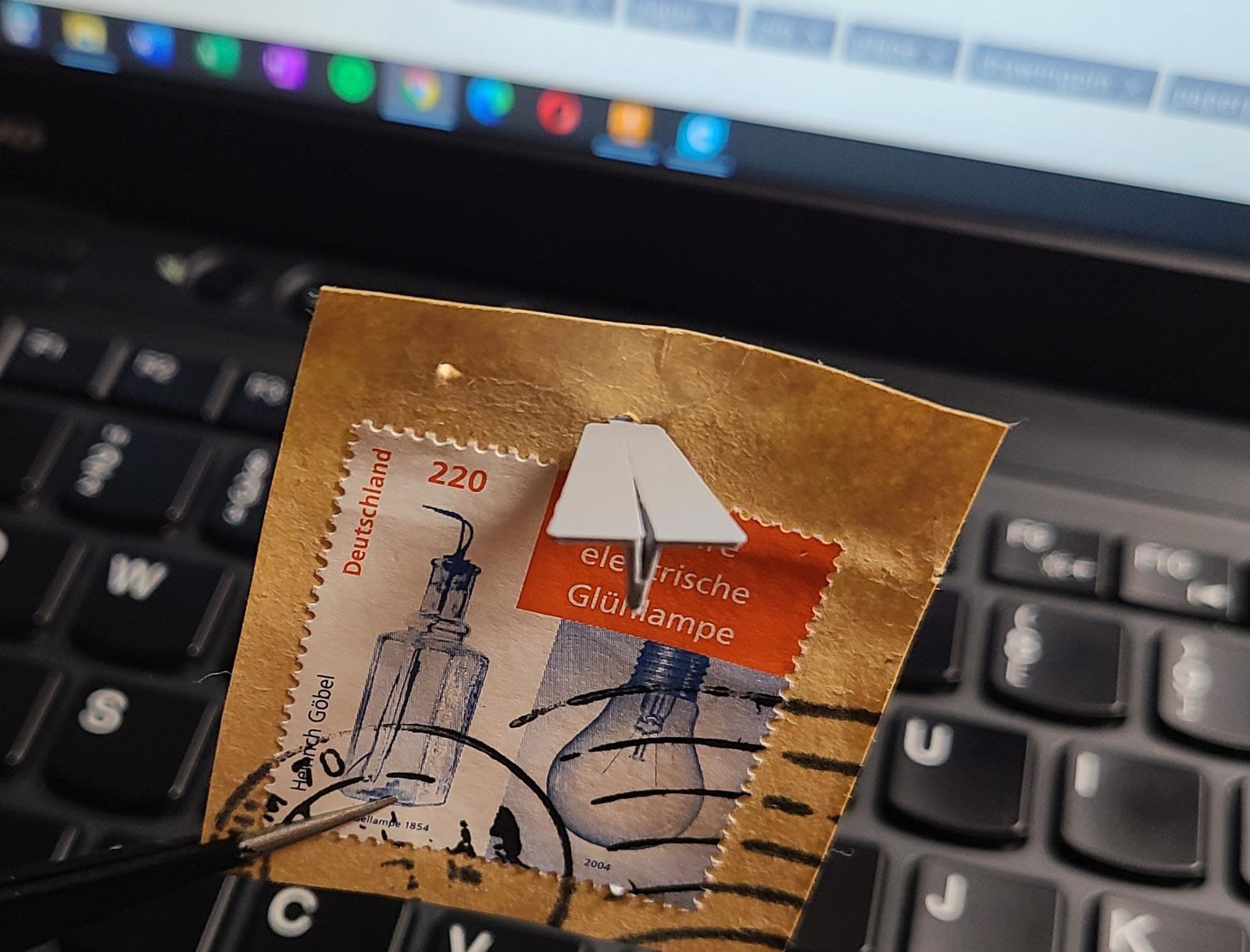 Miniatura 9 do modelo 3D Paper Plane Pin