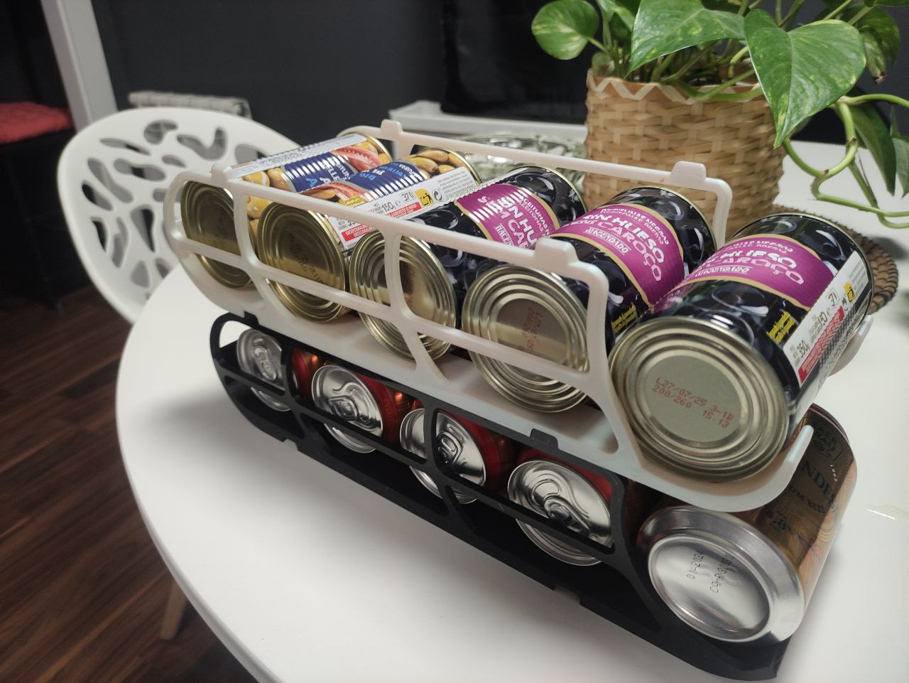 Disoenser cans one floor stackable