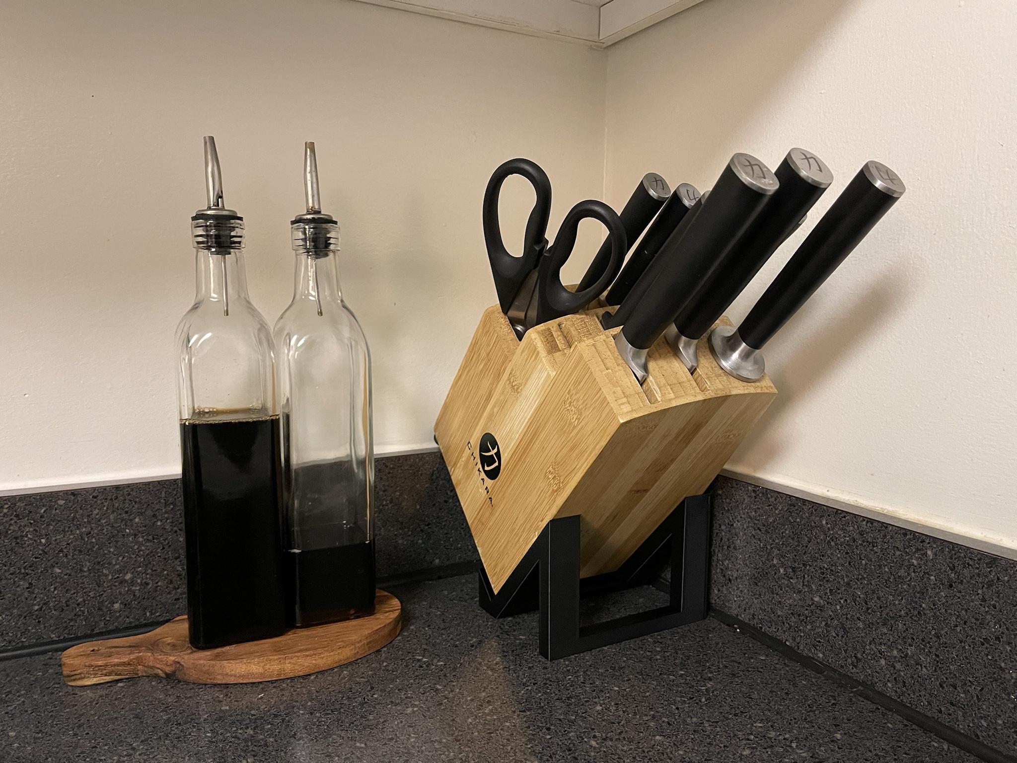 Miniatura 2 do modelo 3D Knife Block Angler