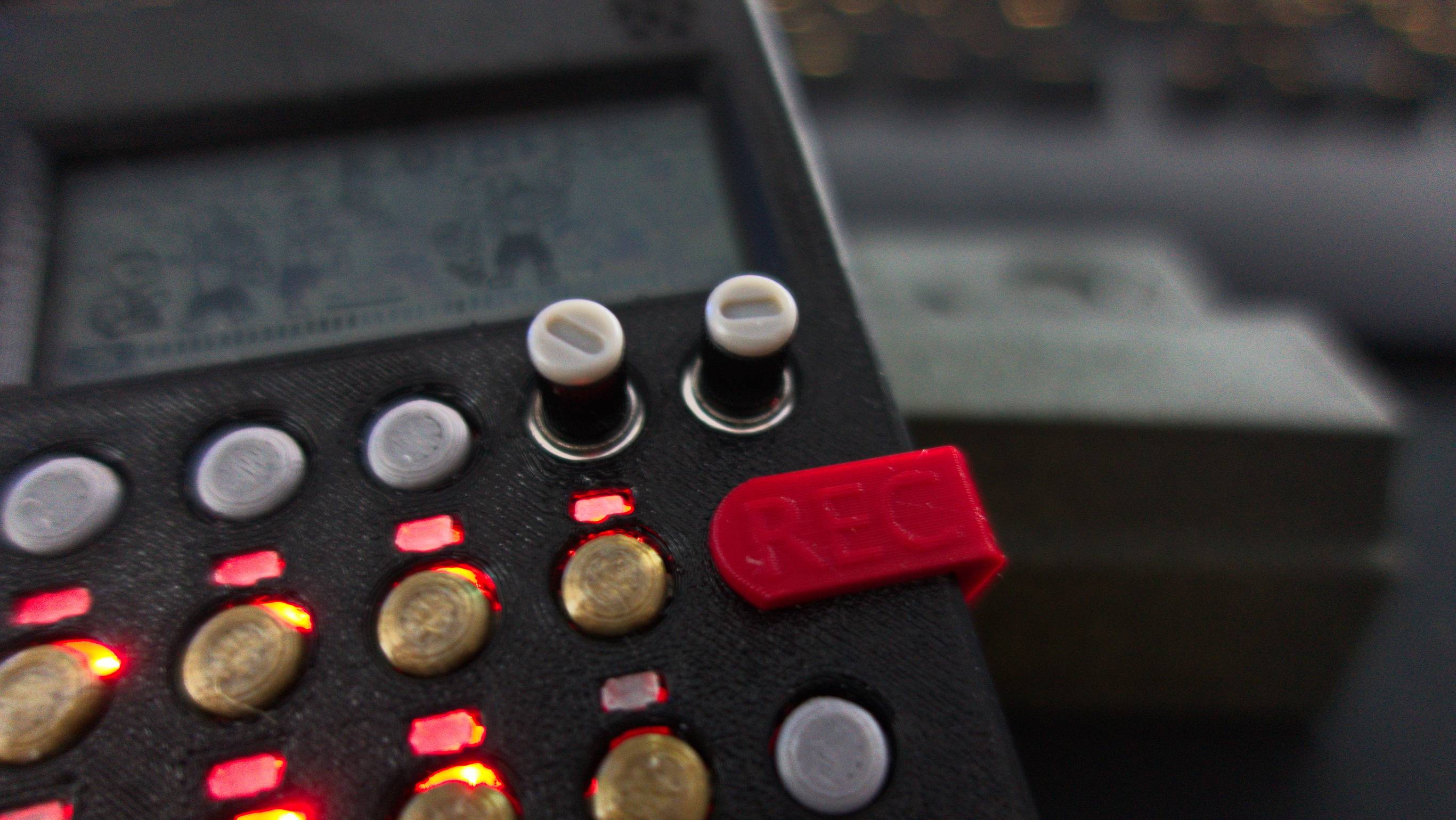 Miniatura 2 do modelo 3D PO-33 record button clip