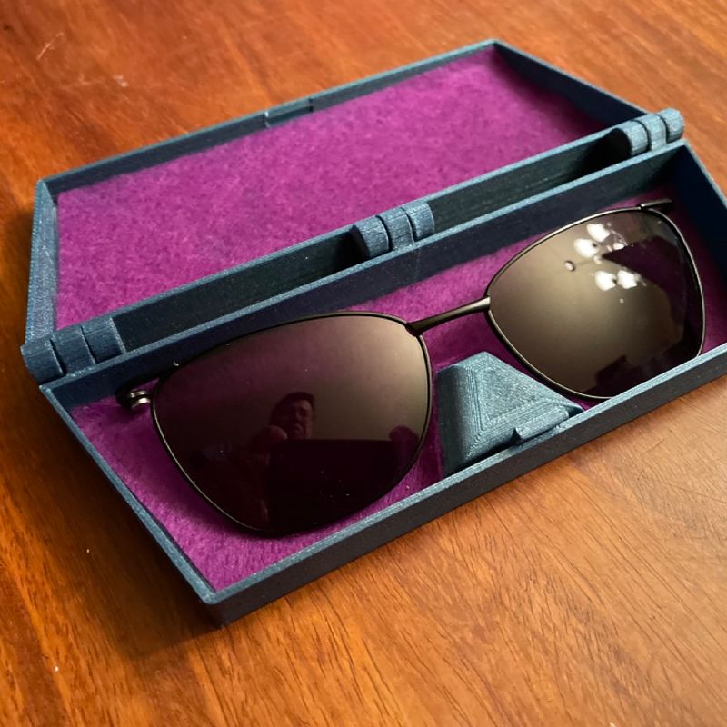 Flat glasses case
