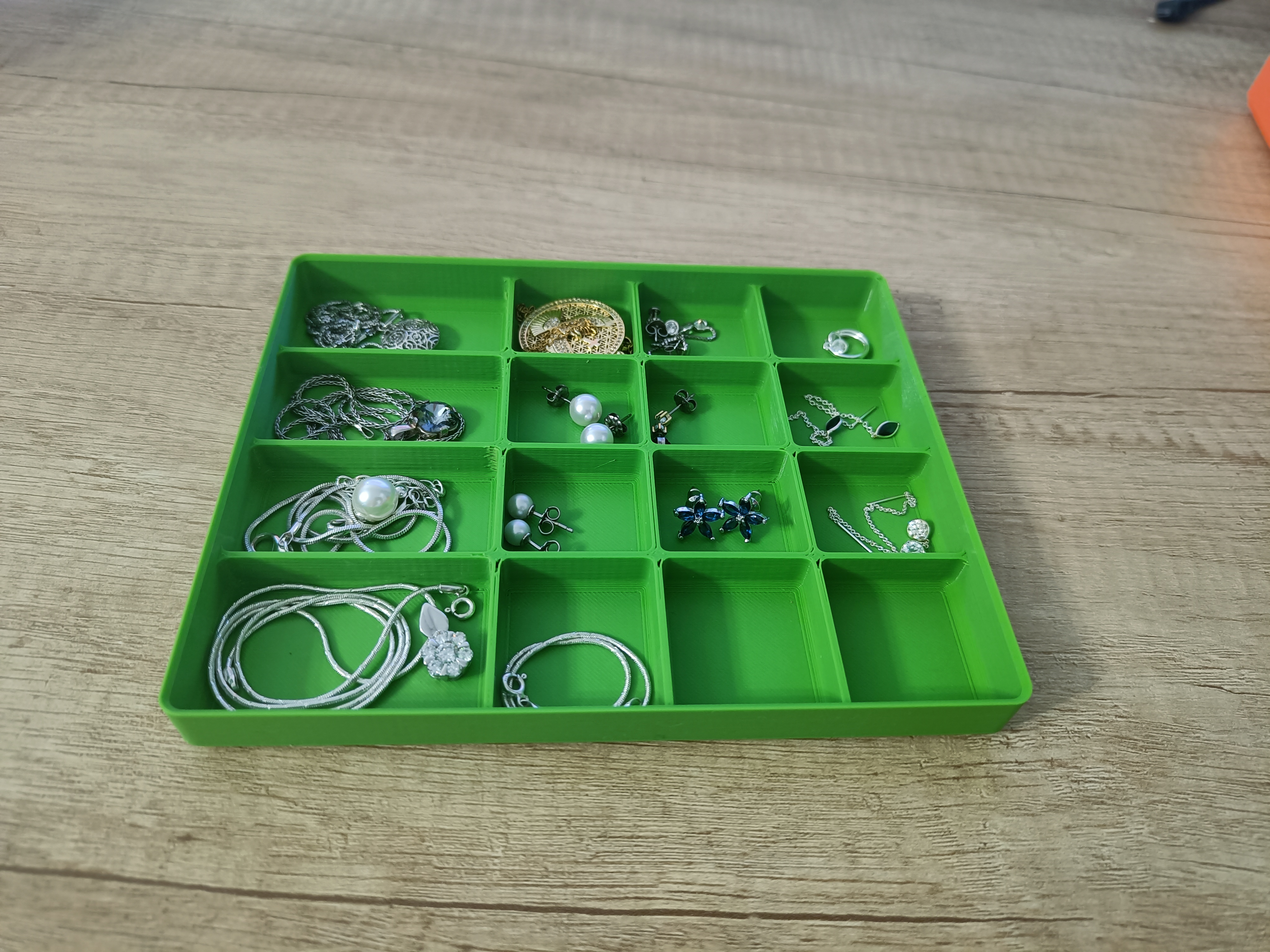 Stackable boxes/organizers for jewellery and hair accessories