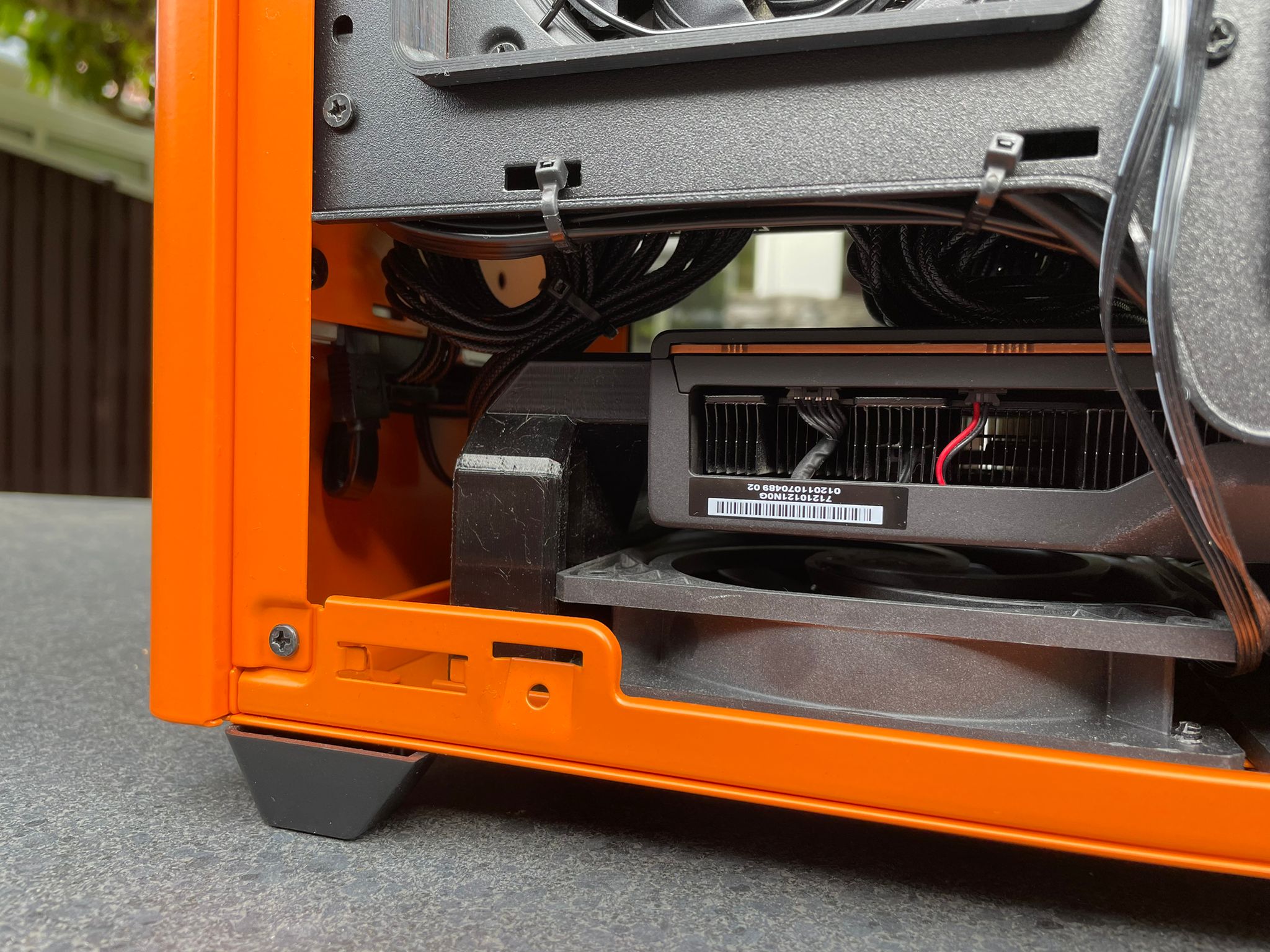 Miniatura 4 do modelo 3D NR200 bolt-on GPU support bracket