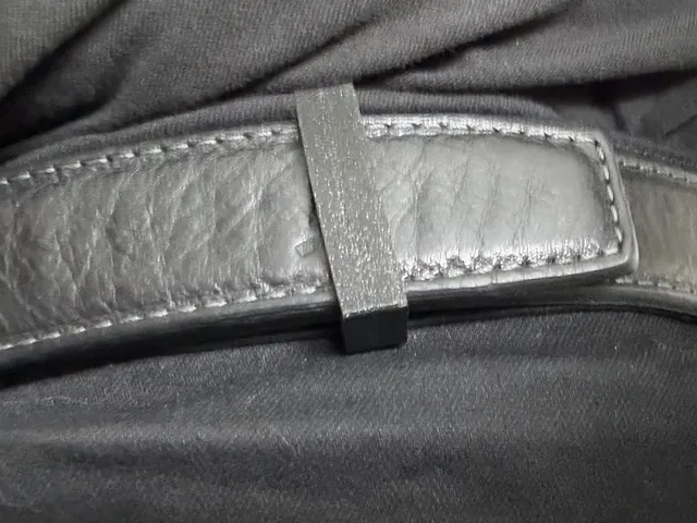 Belt keeper loop