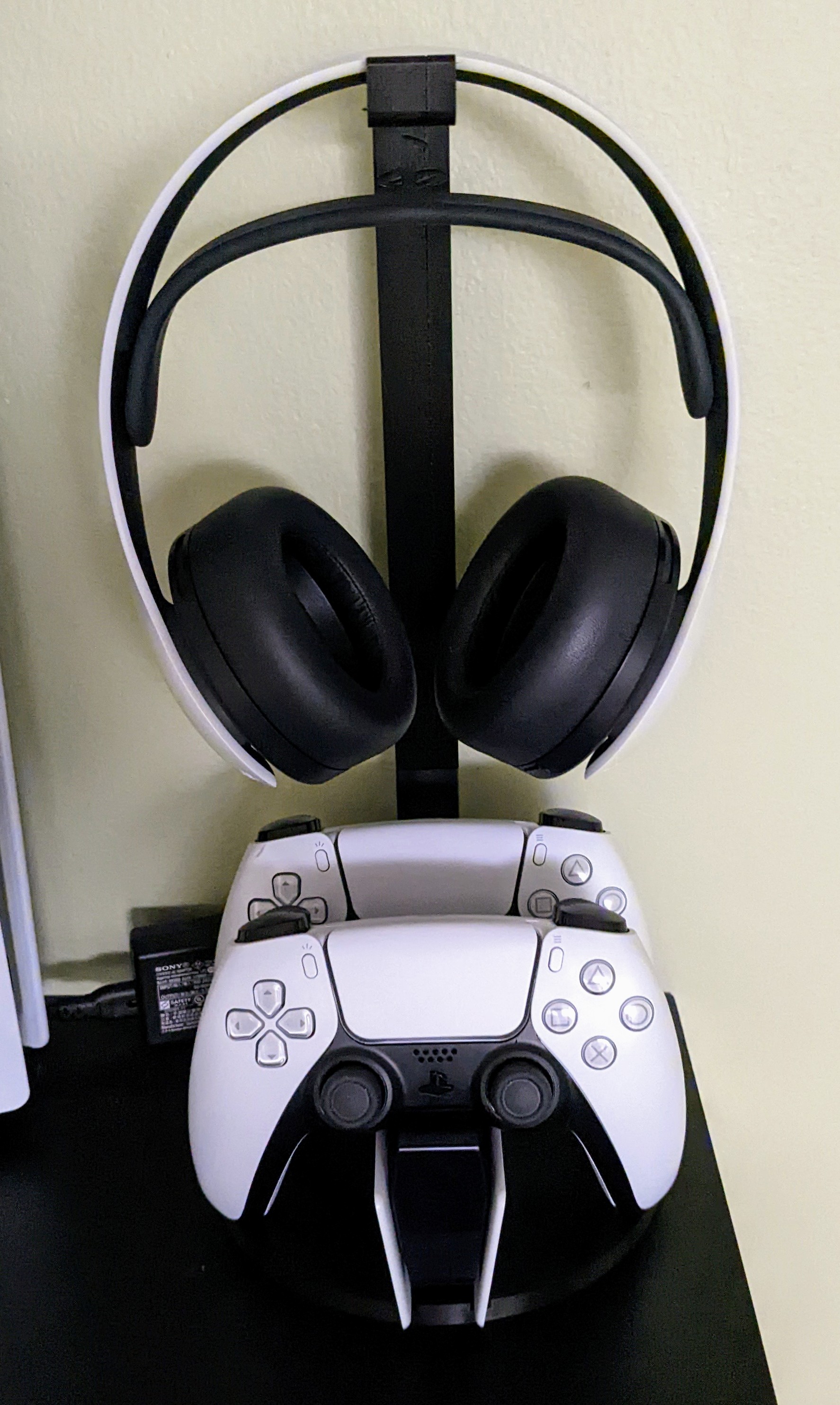 (UPDATED) PS5 headphone holder and base for Dual Sense charging station