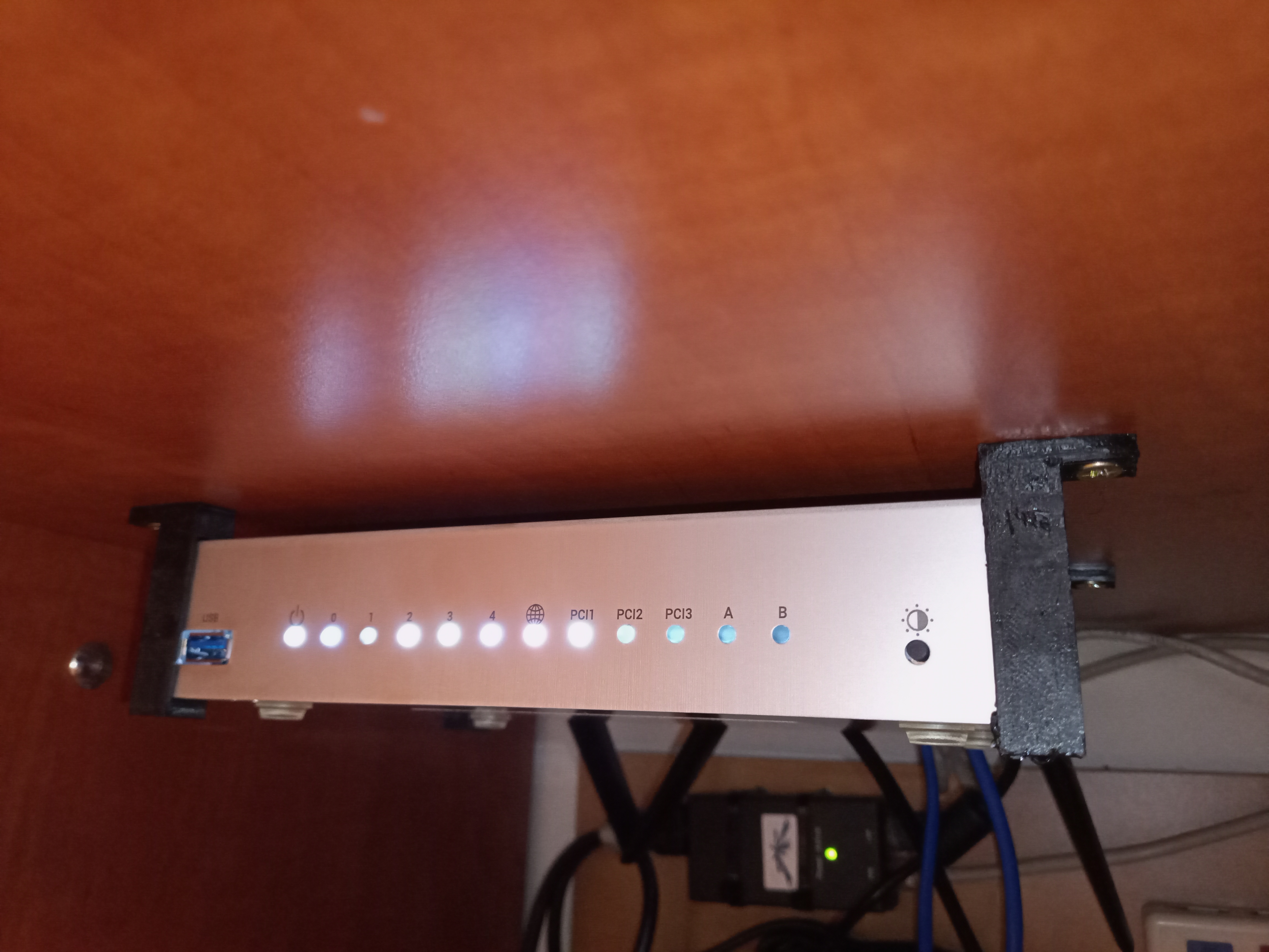 CZNIC Turris Omnia ceiling holder