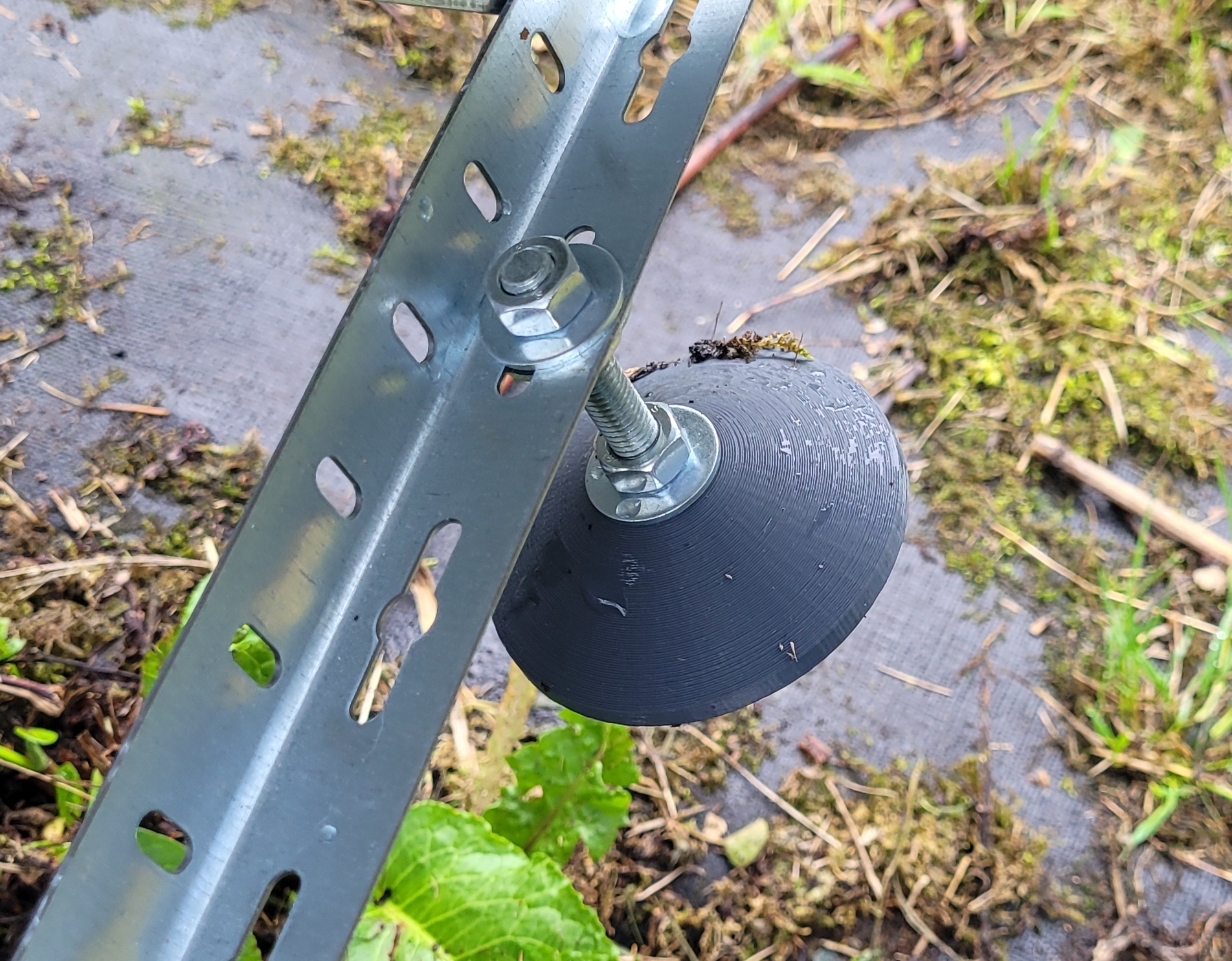 Feets for solar panel support