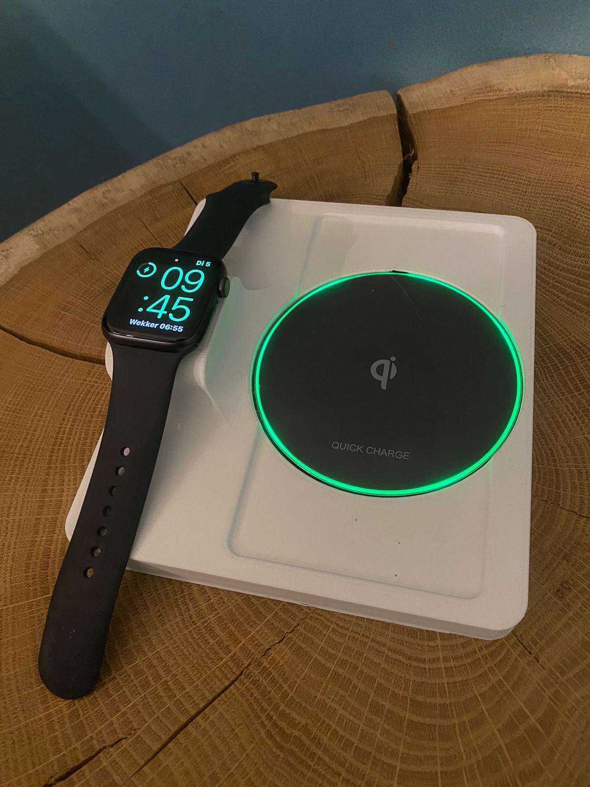 apple-watch-wireless-qi-charging-dock-by-rick-van-den-berg-download