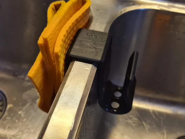 Kitchen sink sponge holder