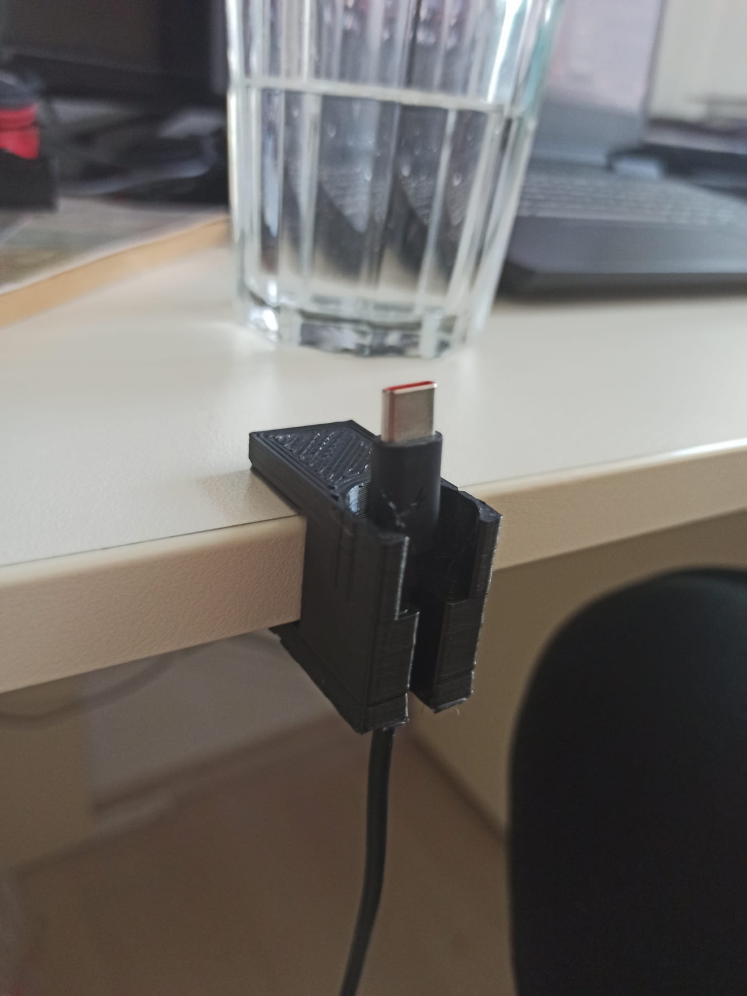 cable holder for 2mm desks