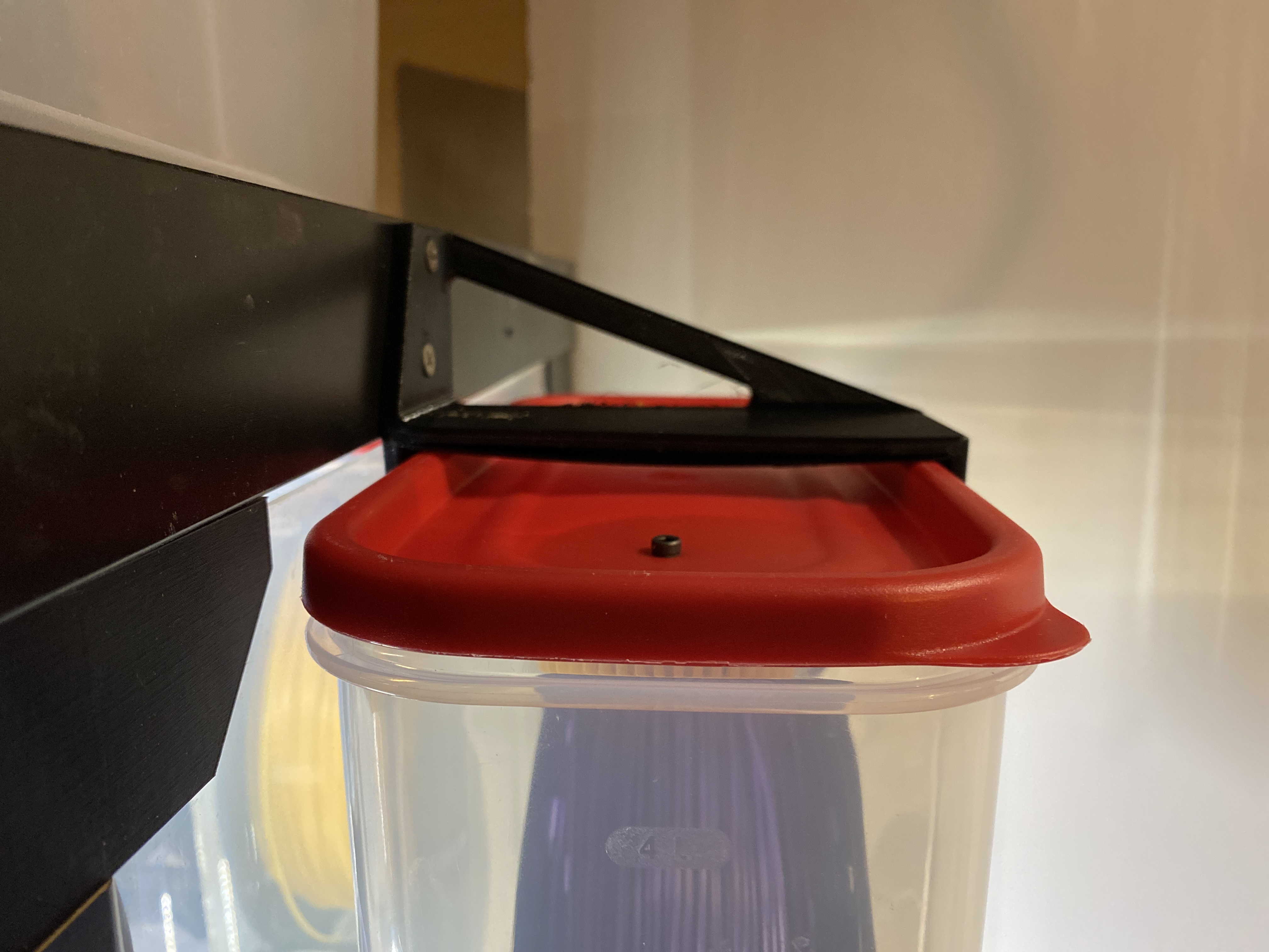 Hanging Side Mount for Rubbermaid 21 cup Drybox