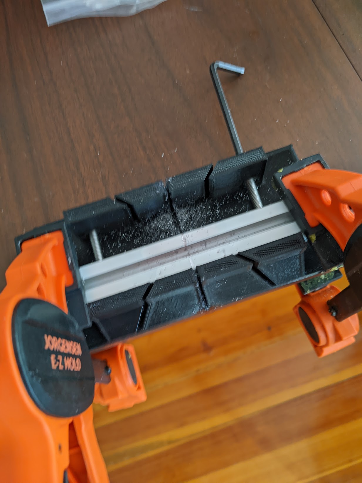 Sawing guide for 2020 2040 aluminum extrusion