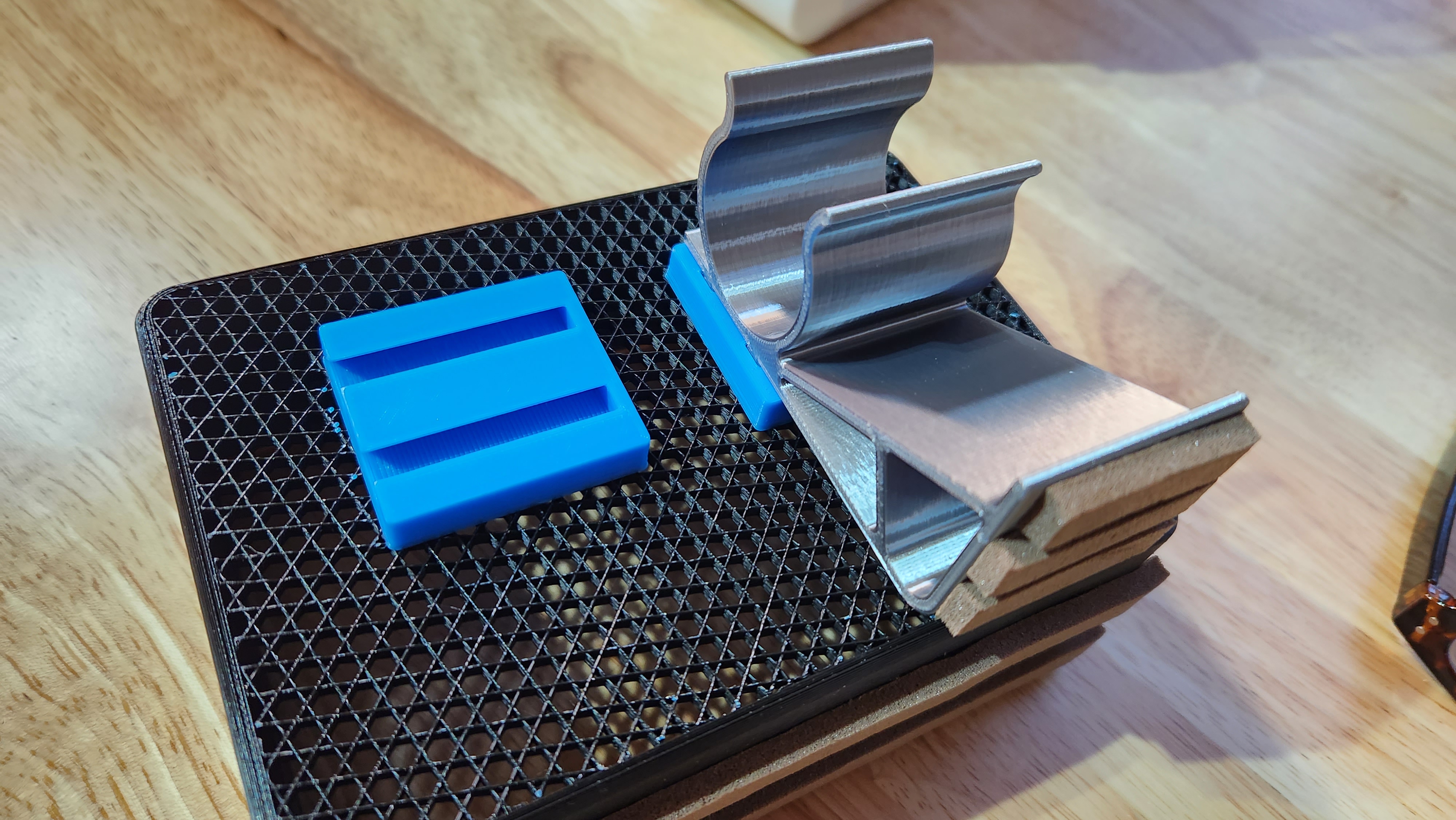 Miniatura 4 do modelo 3D Husky Workbench Handle Boxes