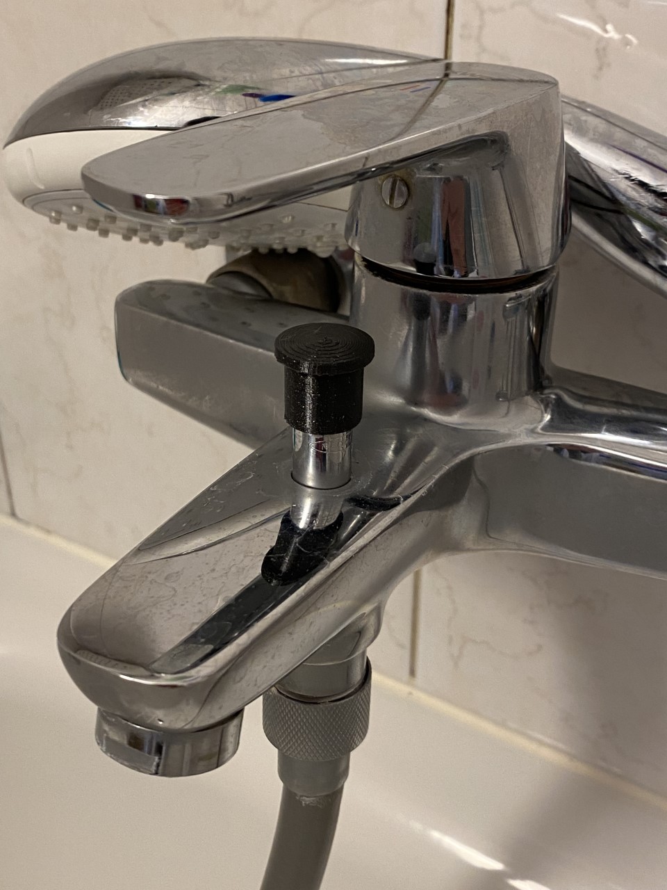 Faucet knob (M4 threaded insert) by Spacekoaster Download free STL